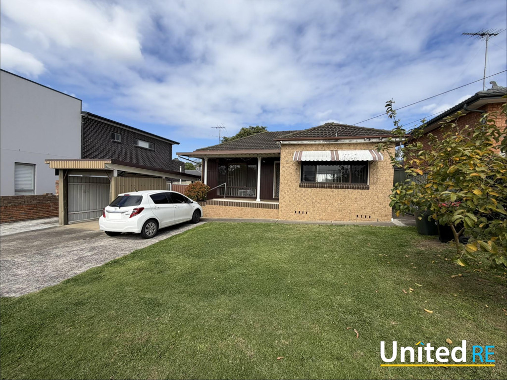 Perfect Three Bedroom House - Buses at the Doorstep