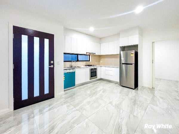 ALL BILLS INCLUDED - 2 BEDROOMS GRANNY FLAT