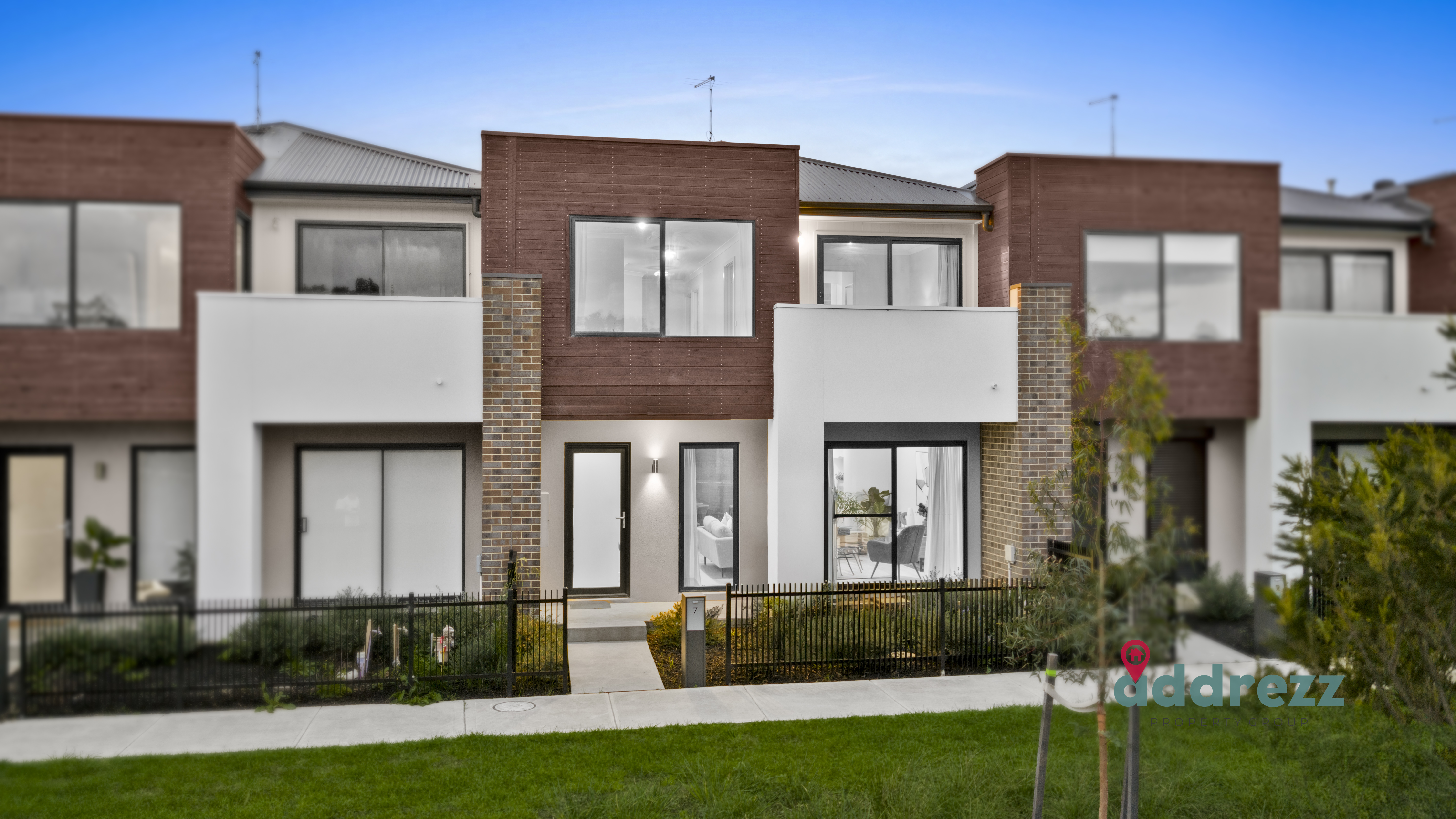 Spacious, Stylish & Superbly Located in Officer