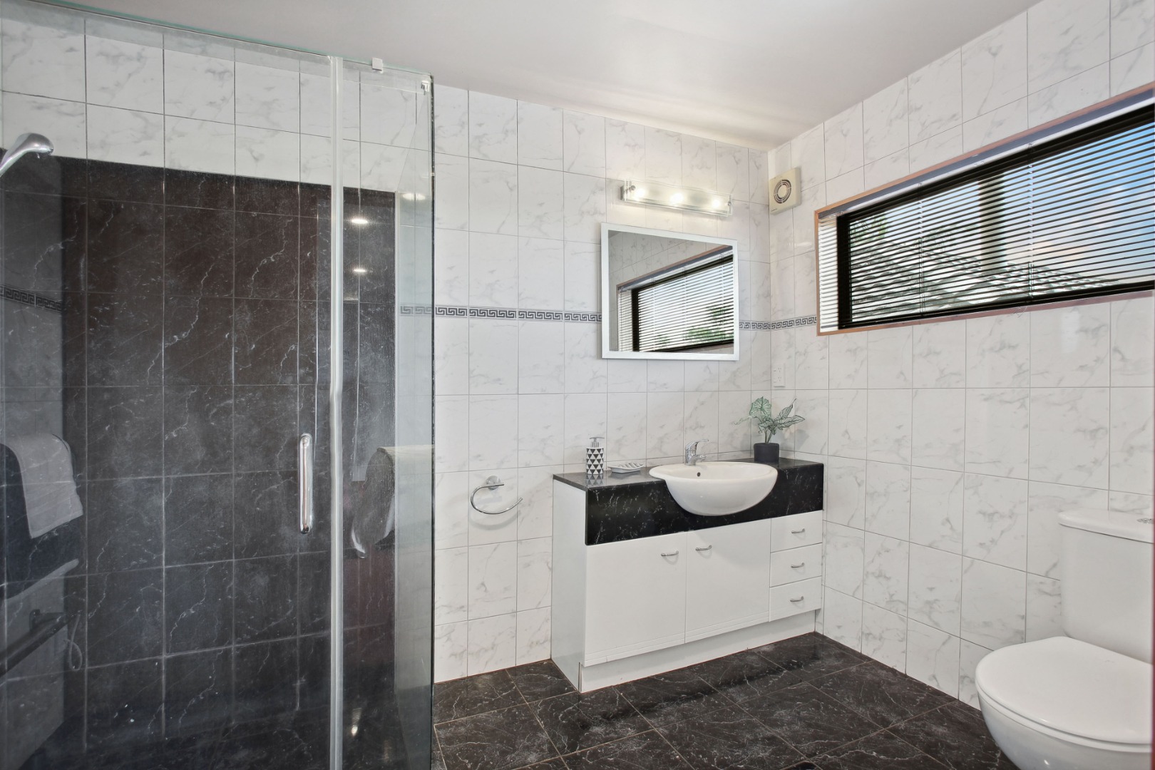 37 Tirohunga Drive, Henderson