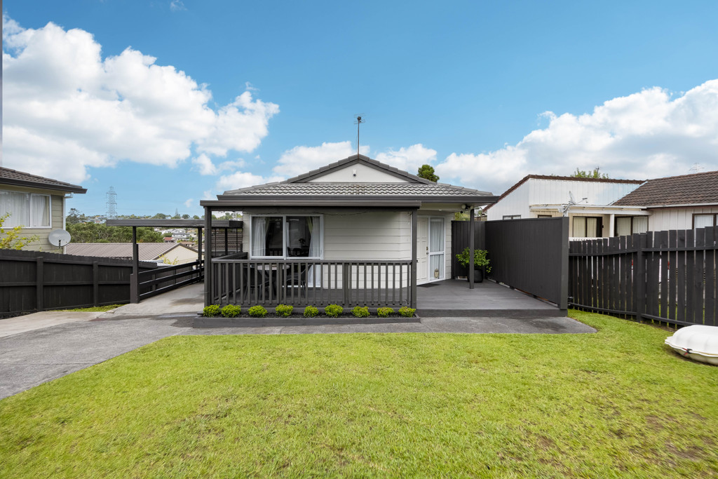 55 Triangle Road, Massey