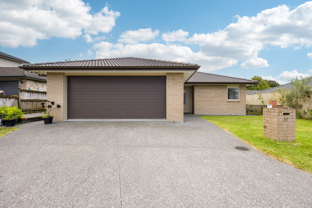 37 Riverglade Parkway, Te Atatu South