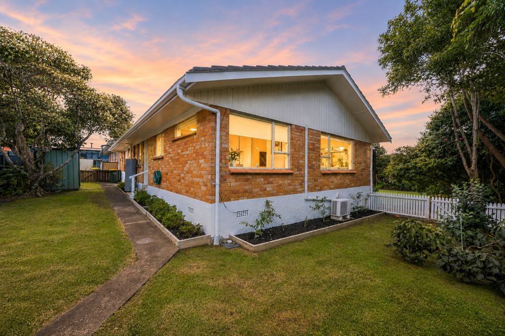 2/14 Rowan Terrace, Te Atatu South