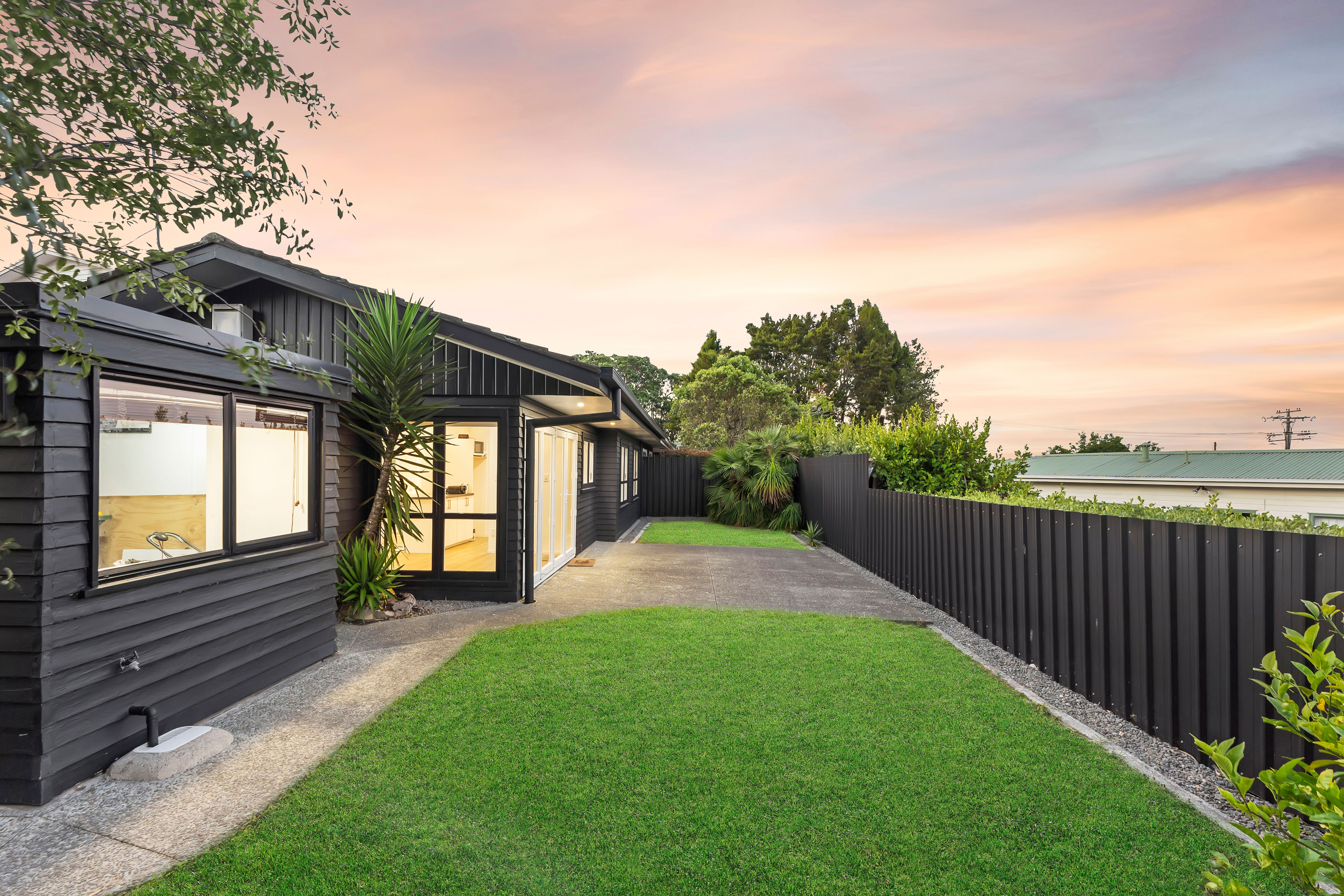 2/44 Waimumu Road, Massey