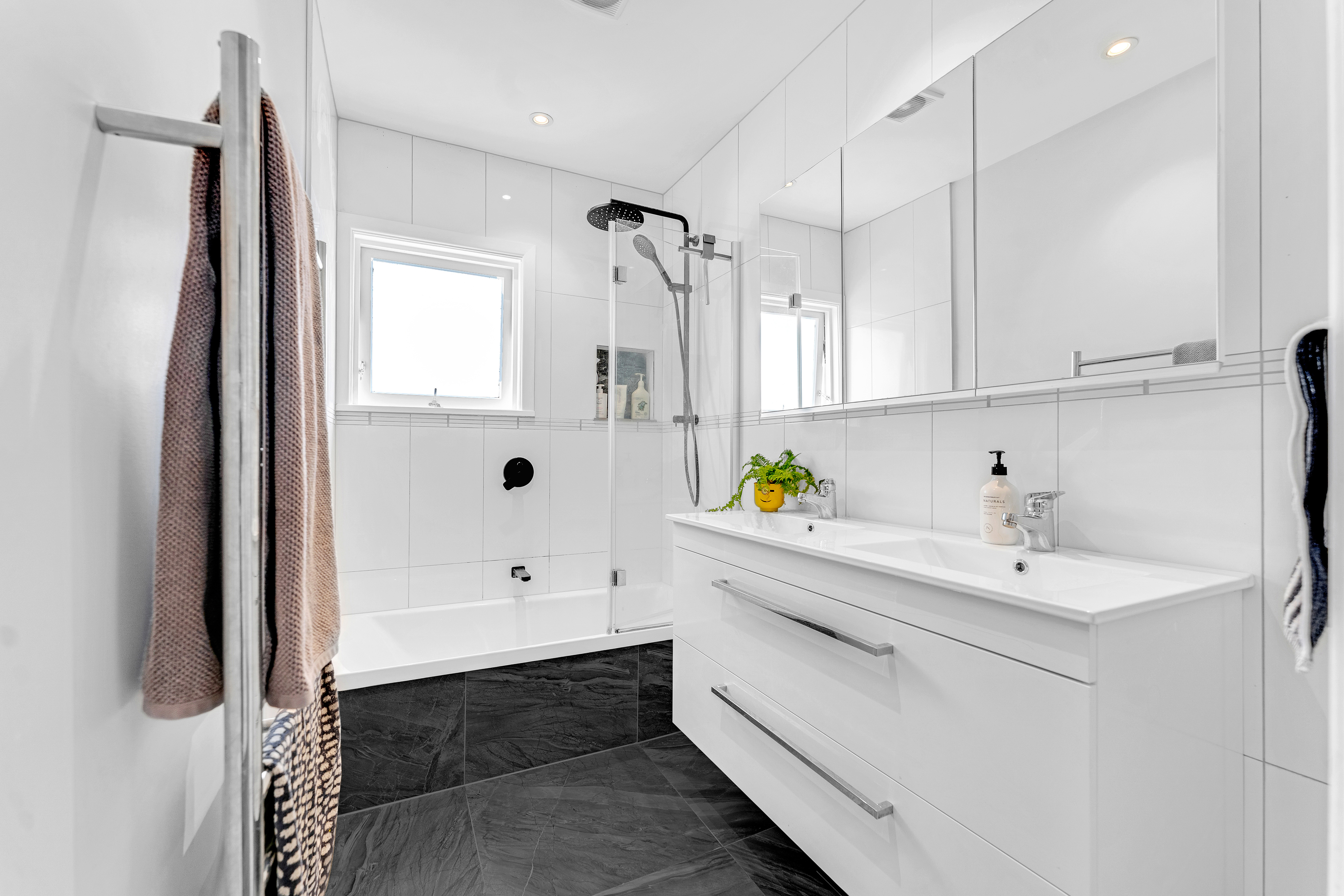 20 Sylvan Crescent, Te Atatu South