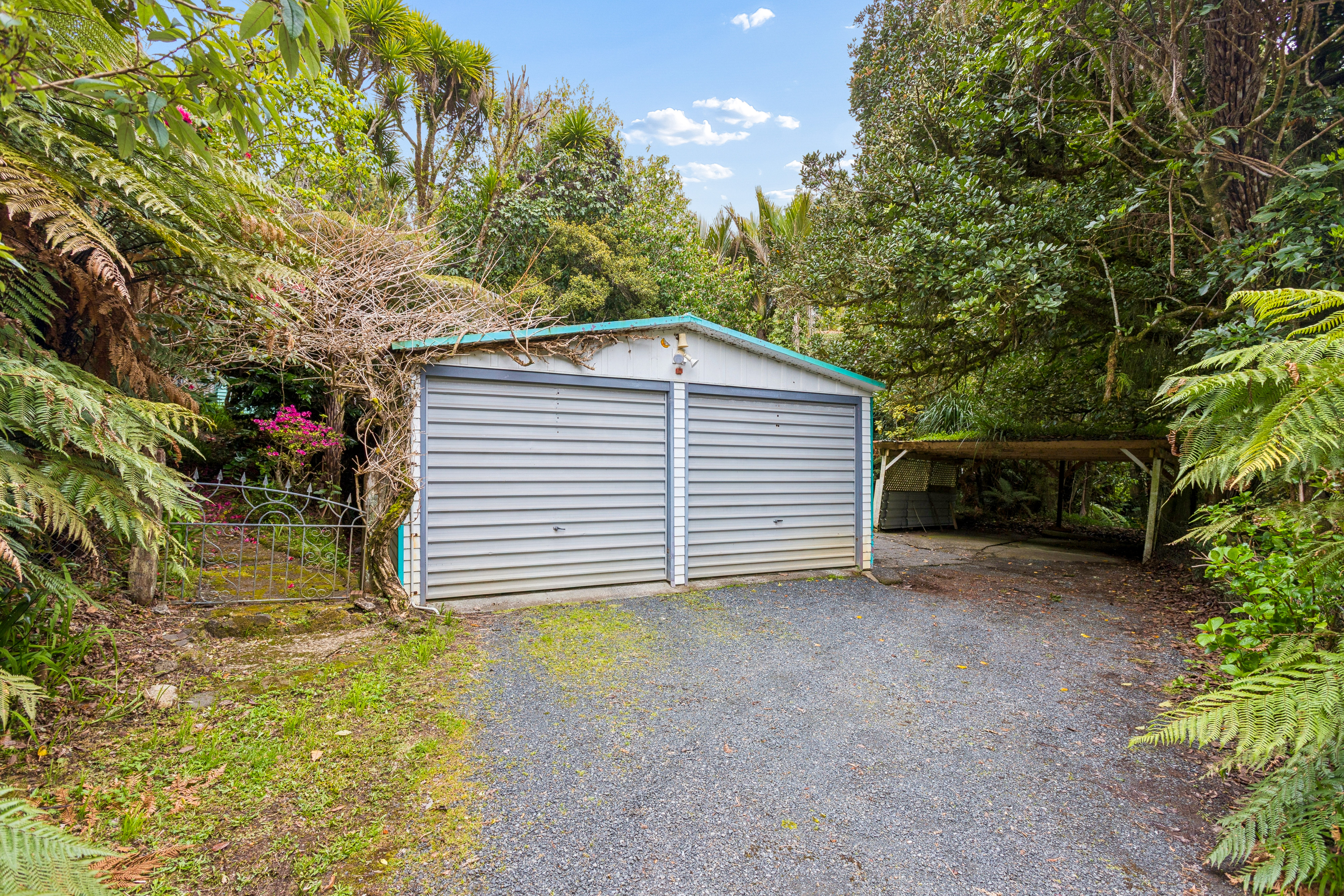 562 Scenic Drive, Waiatarua