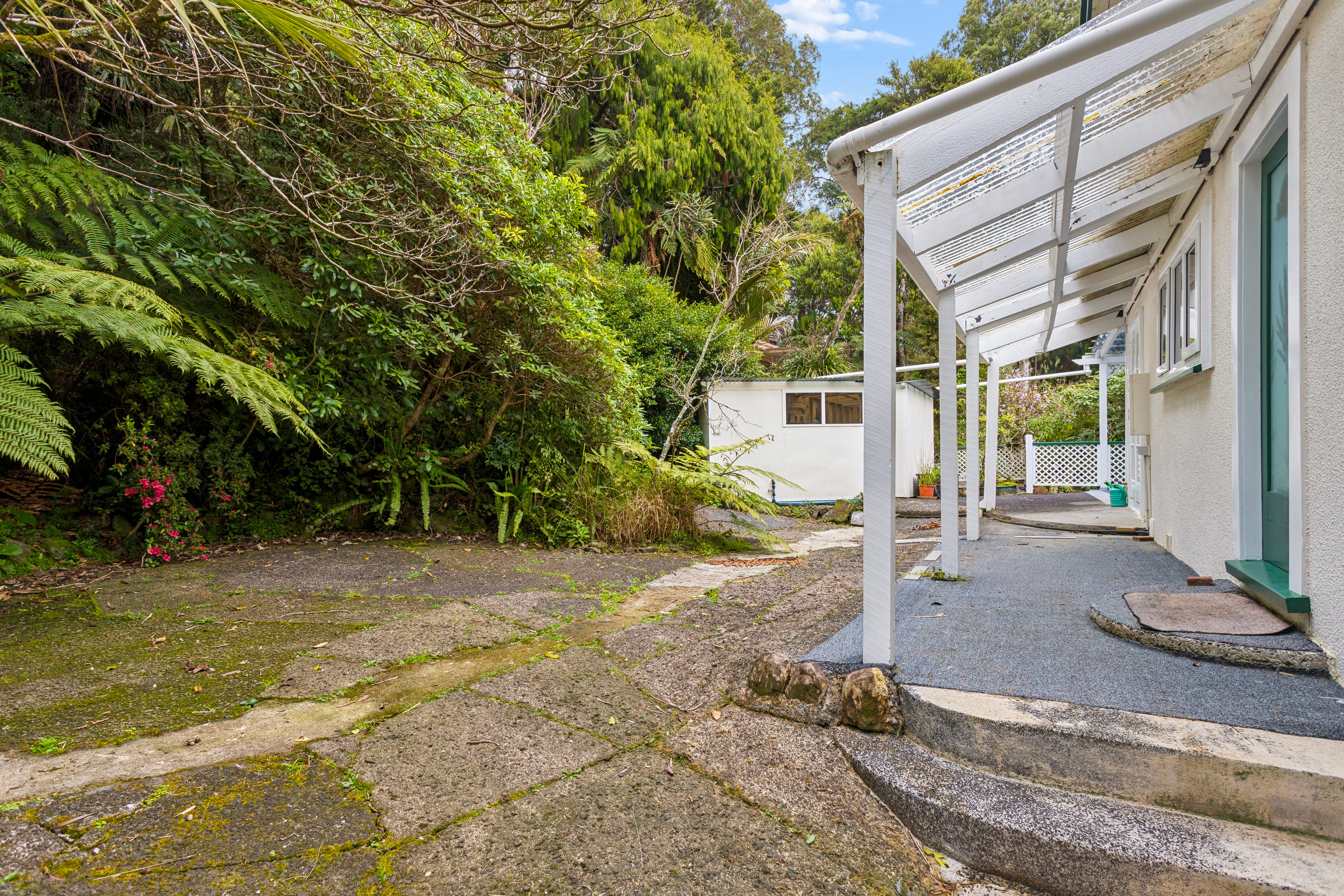 562 Scenic Drive, Waiatarua