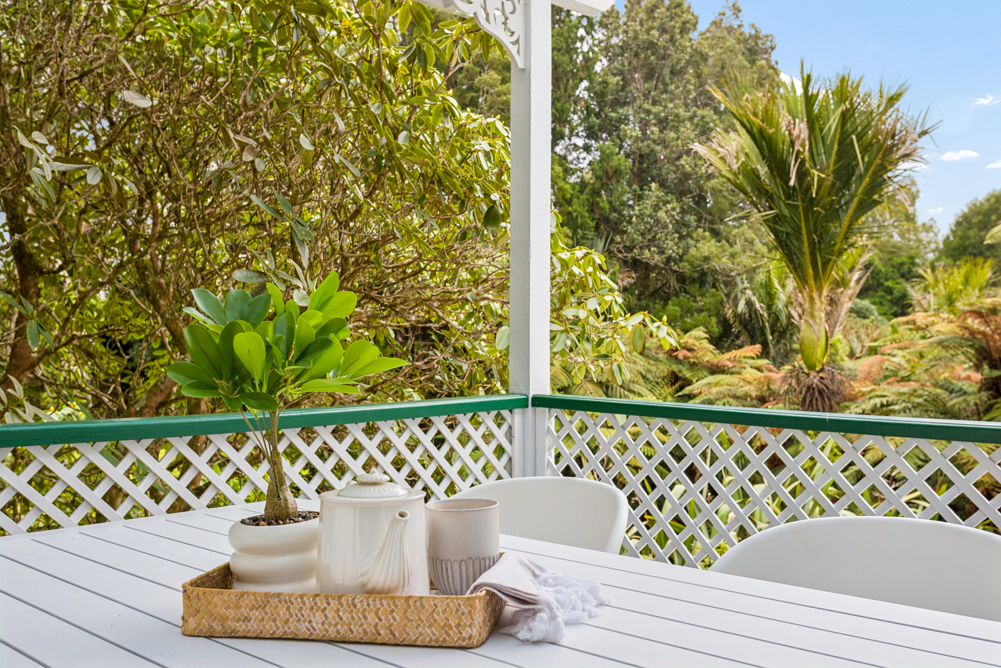 562 Scenic Drive, Waiatarua