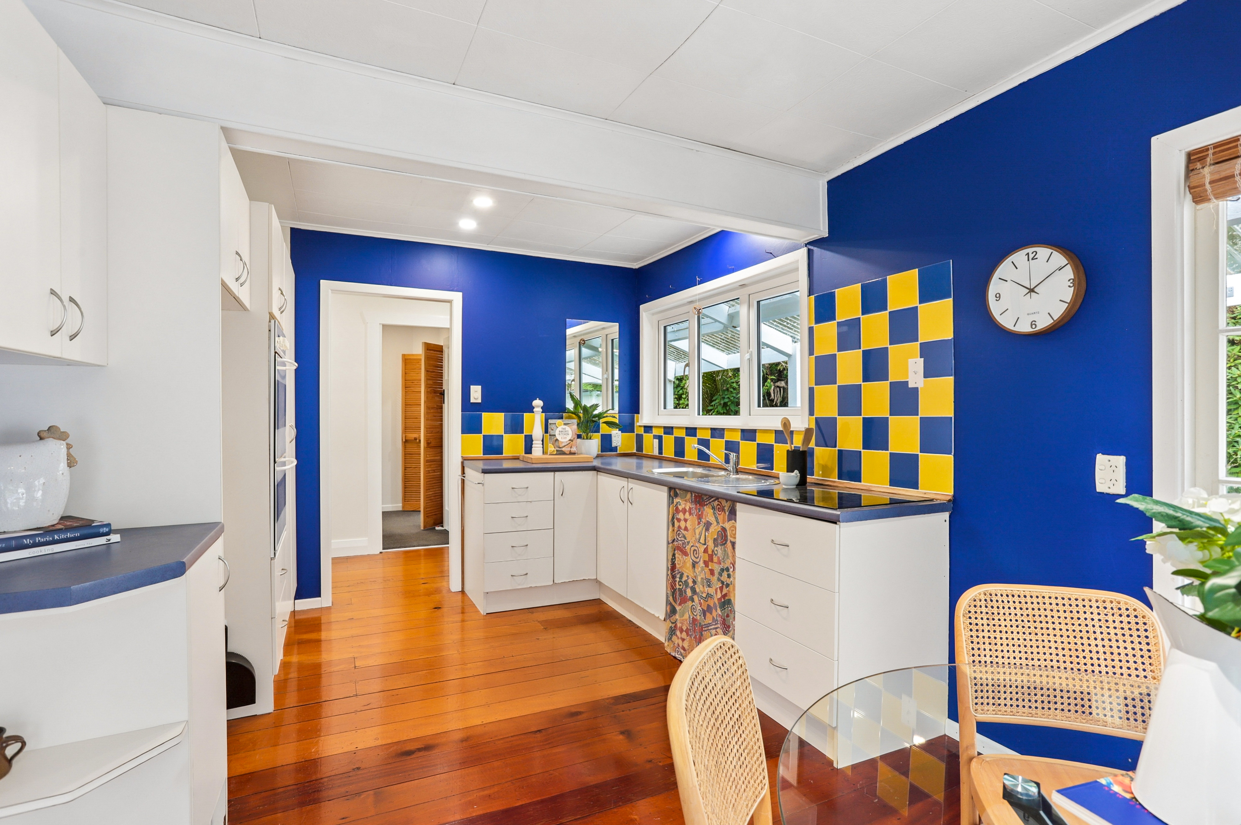 562 Scenic Drive, Waiatarua