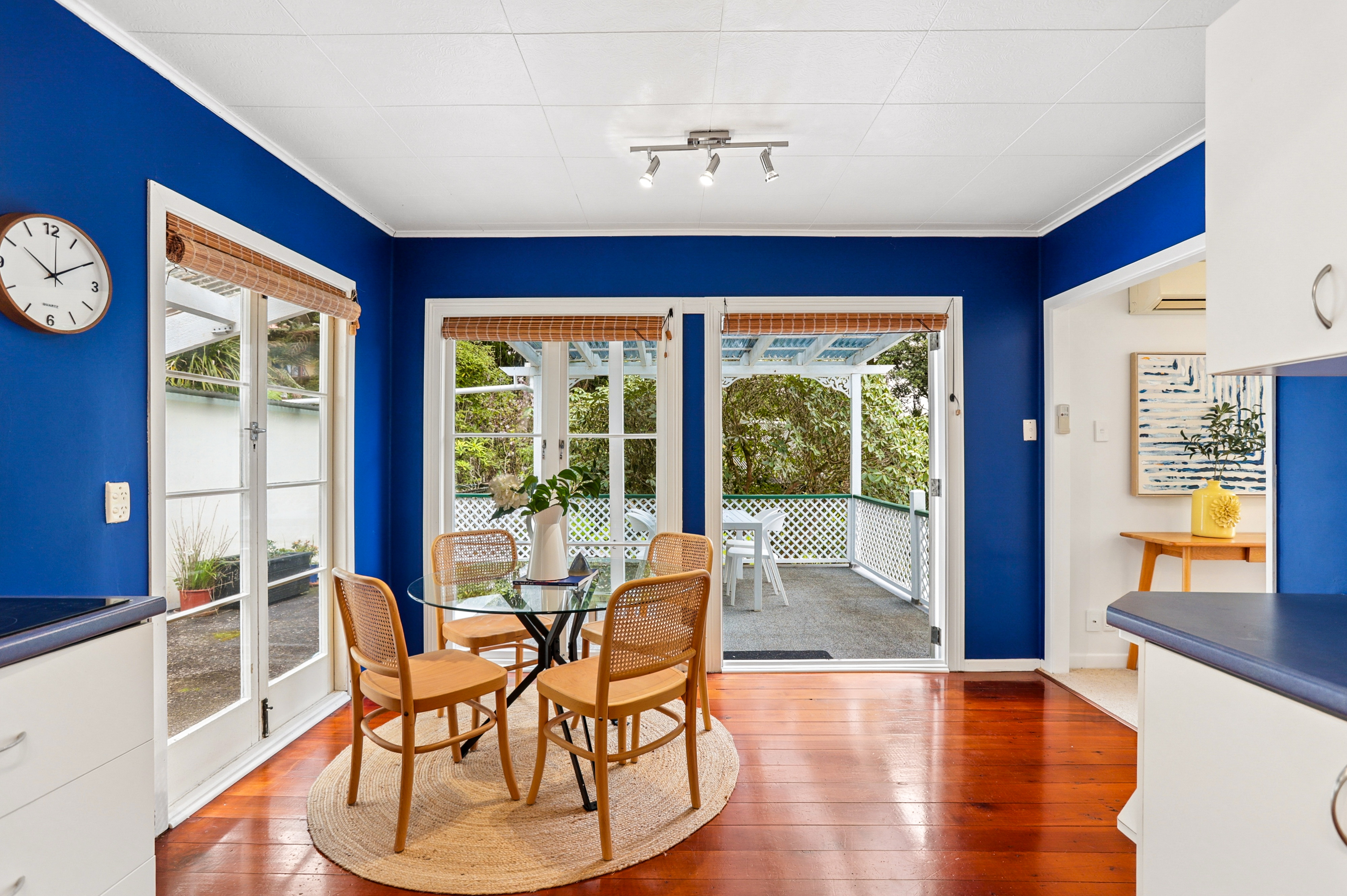 562 Scenic Drive, Waiatarua