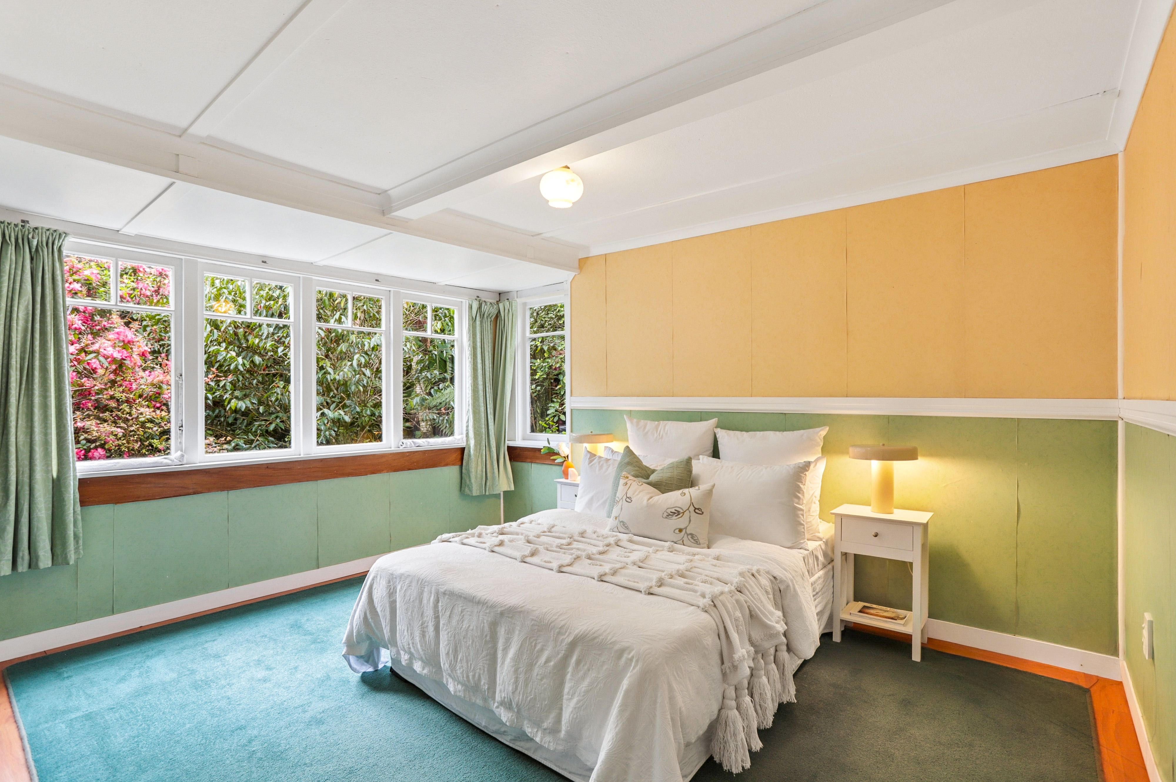 562 Scenic Drive, Waiatarua