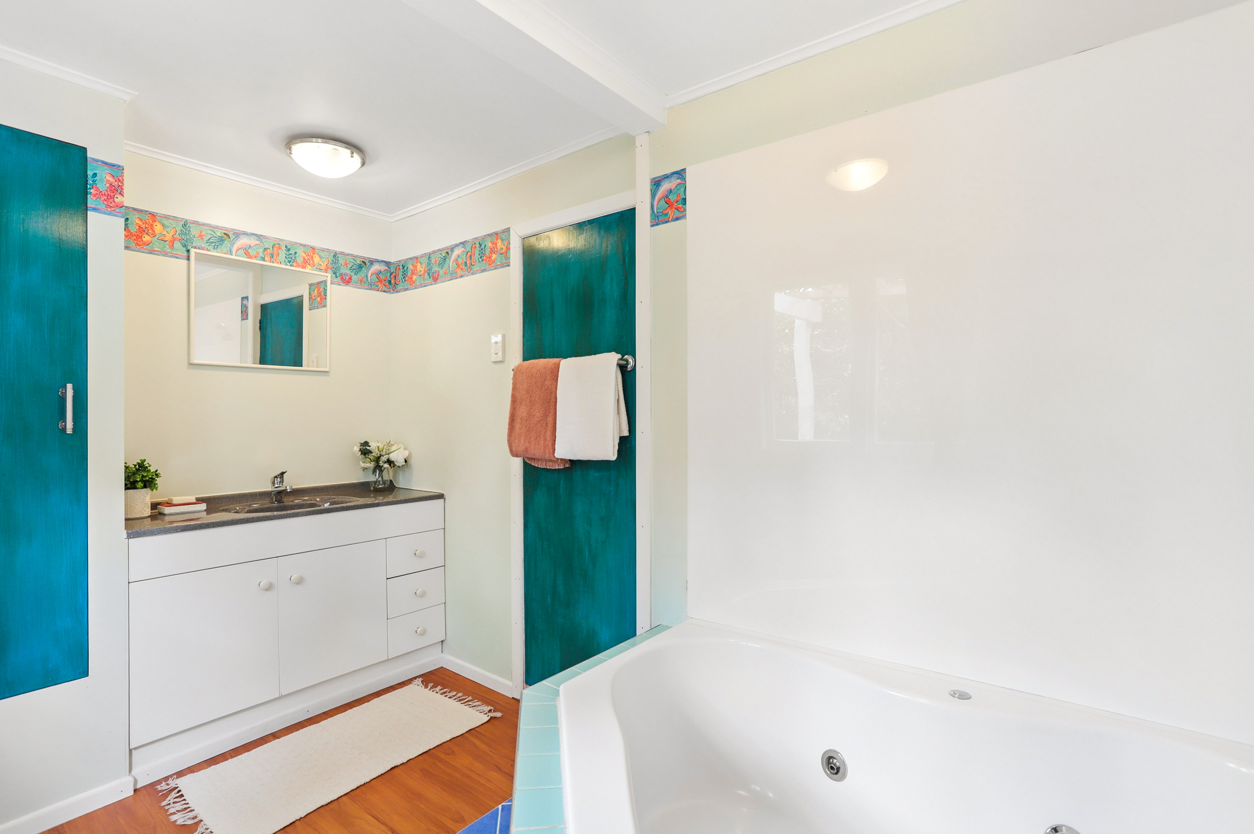 562 Scenic Drive, Waiatarua