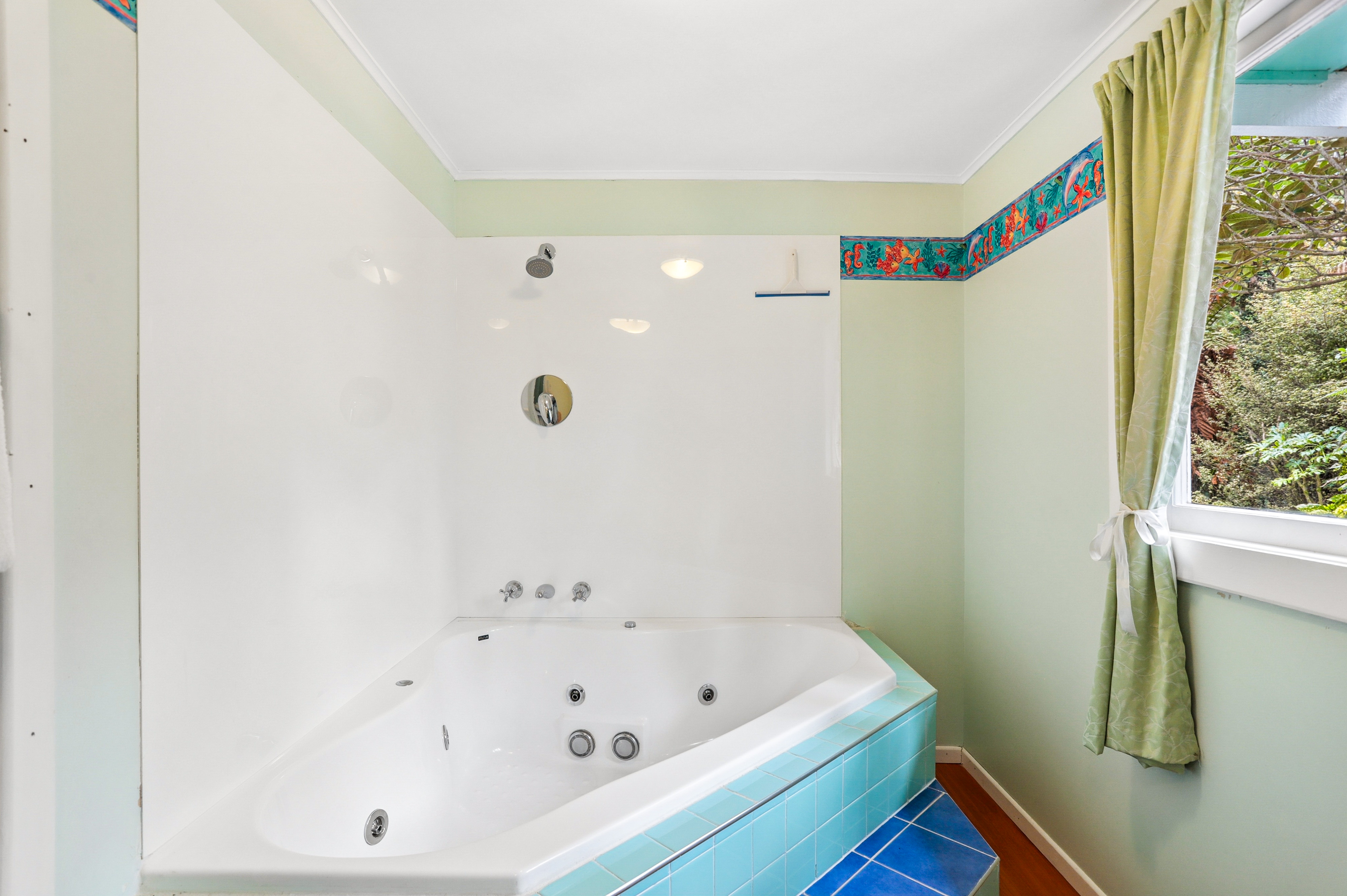 562 Scenic Drive, Waiatarua