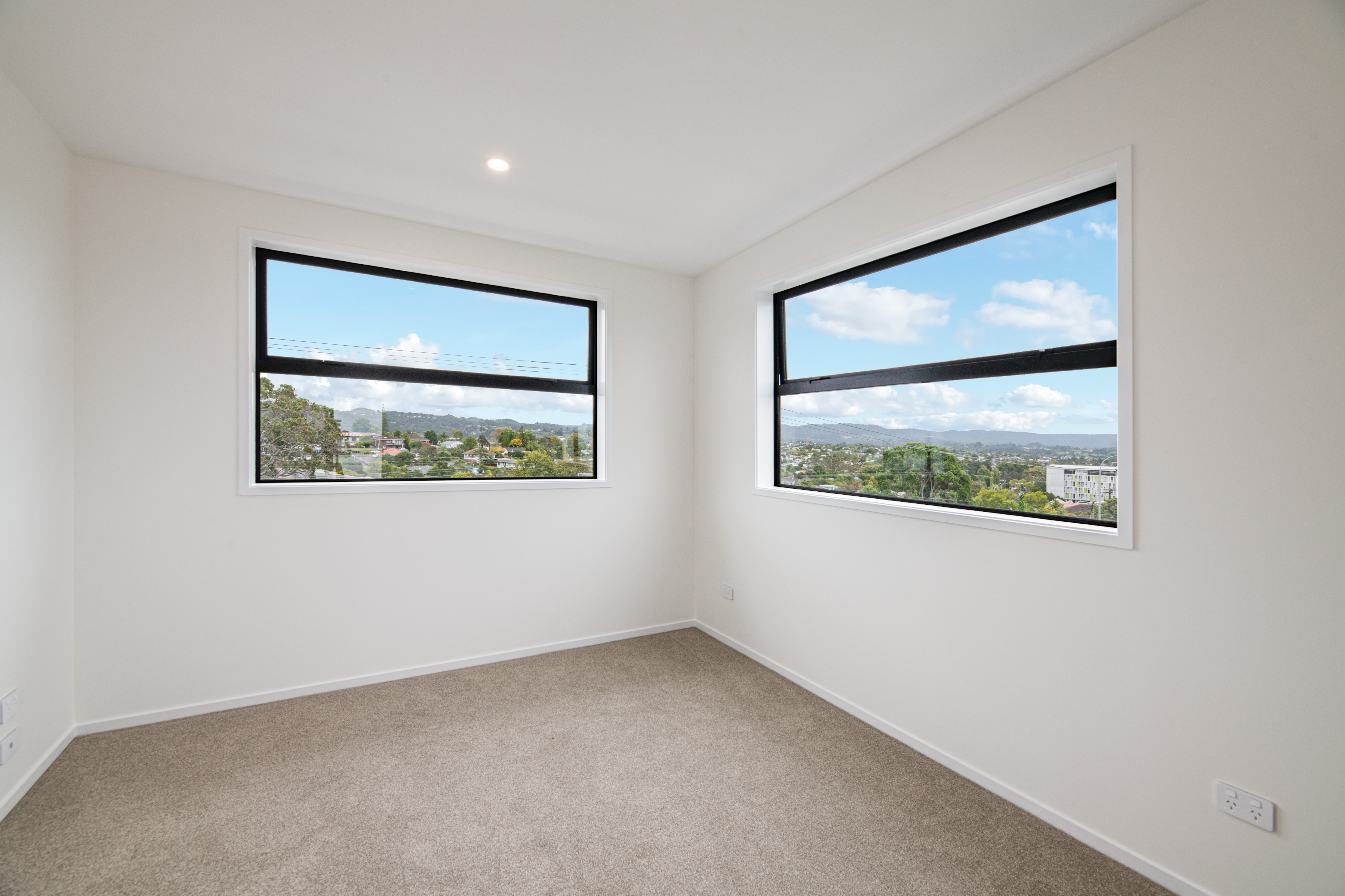 1/71 West Coast Road, Glen Eden