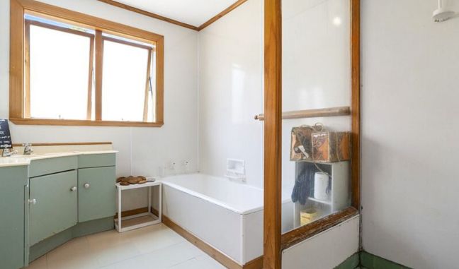 6 Grendon Road, Titirangi NZ