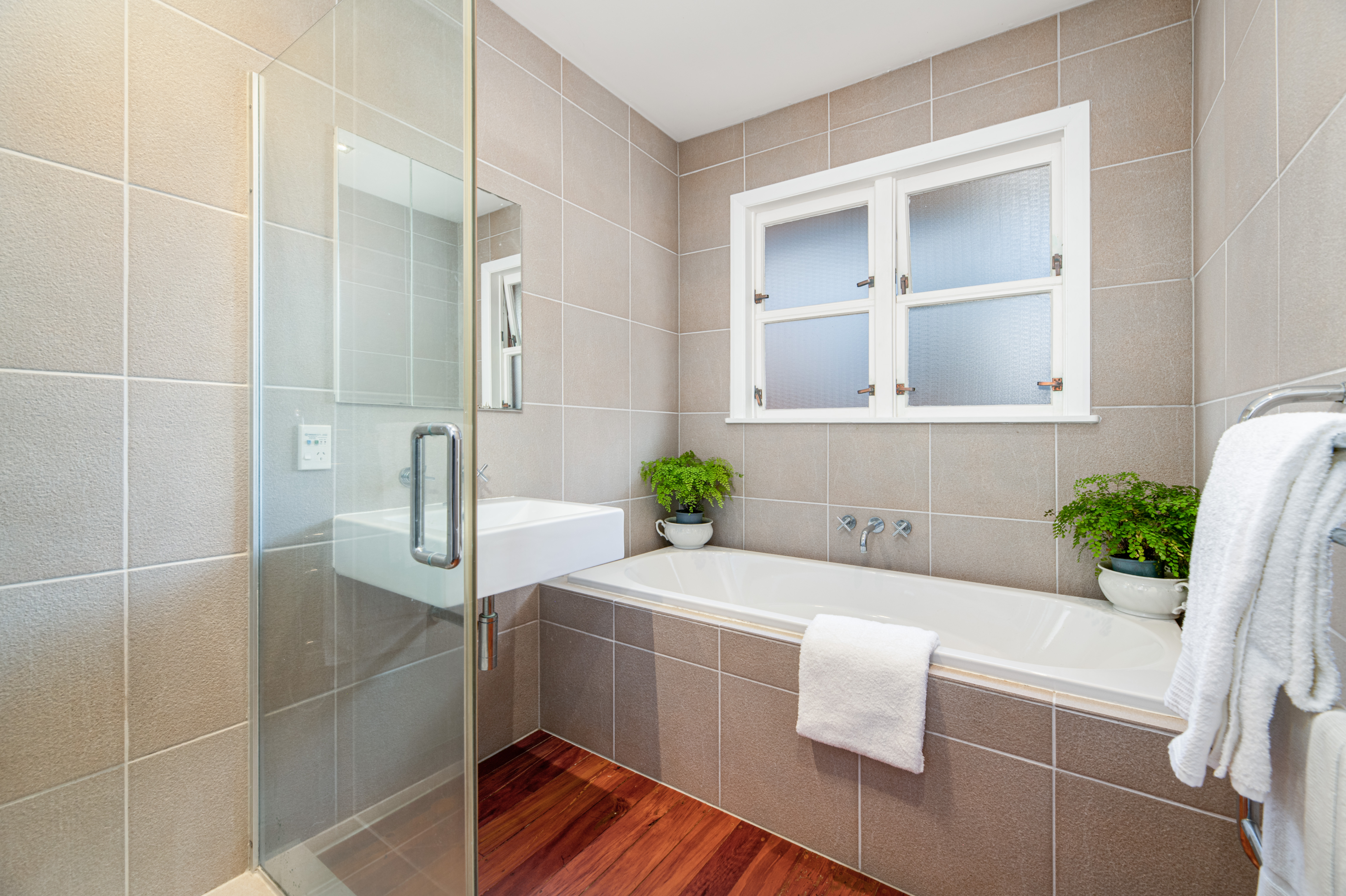 8 Ava Avenue, Titirangi