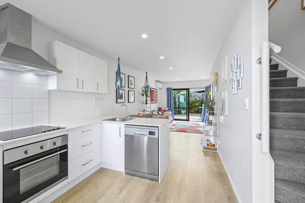 3/6 South Pacific Place, Henderson