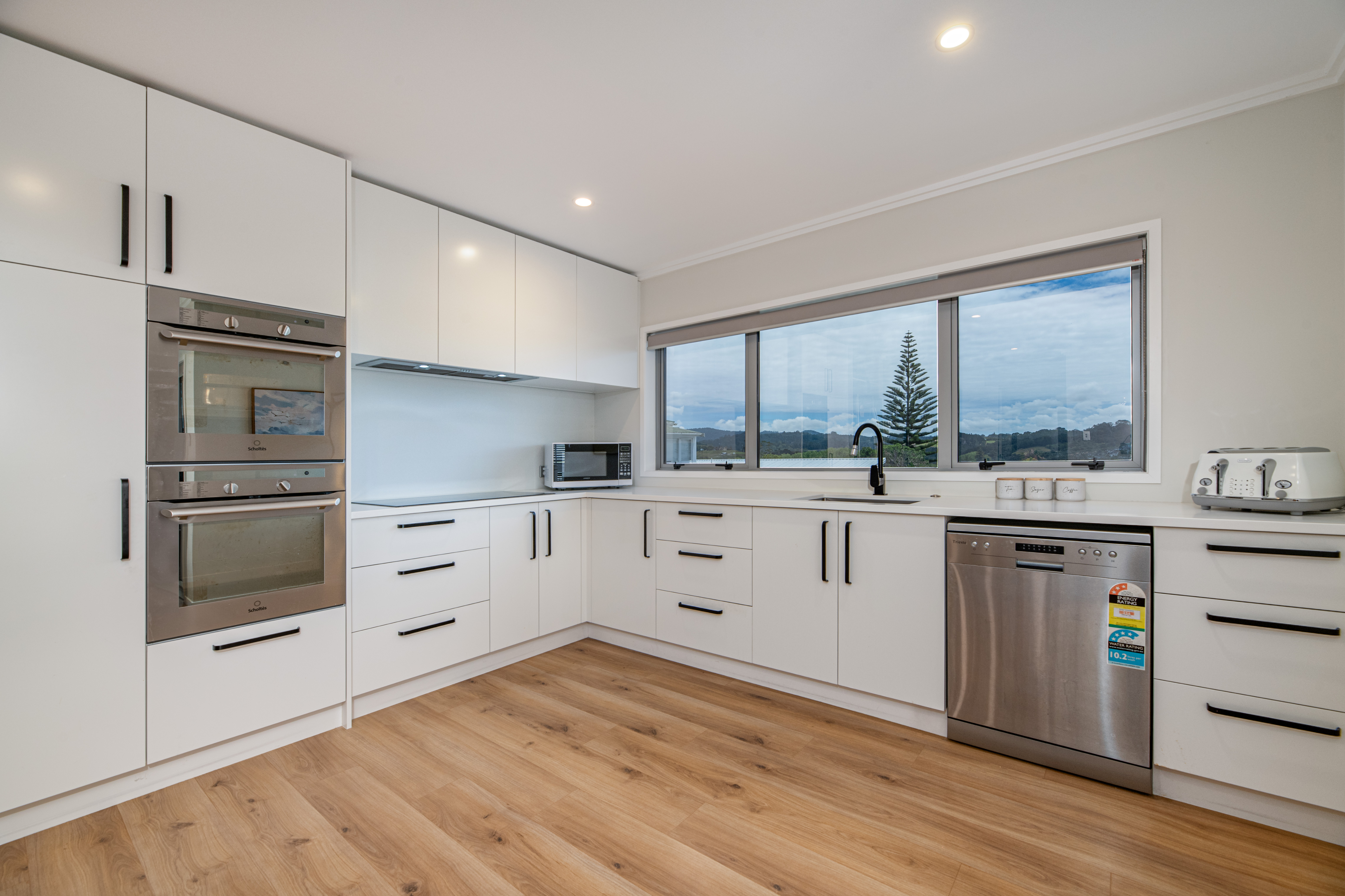 16a Pine Avenue, Henderson