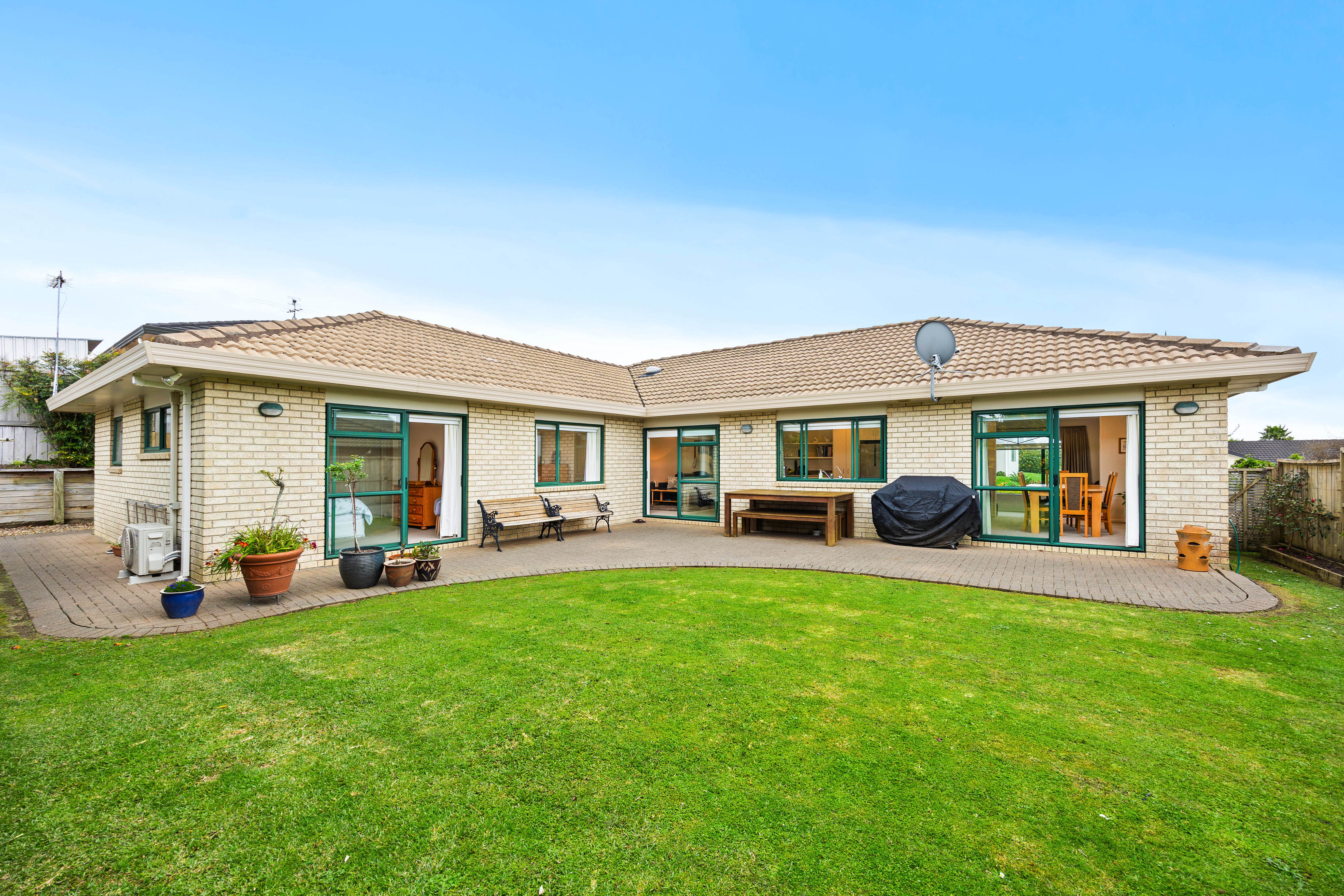 8 Amesbury Rise, Henderson