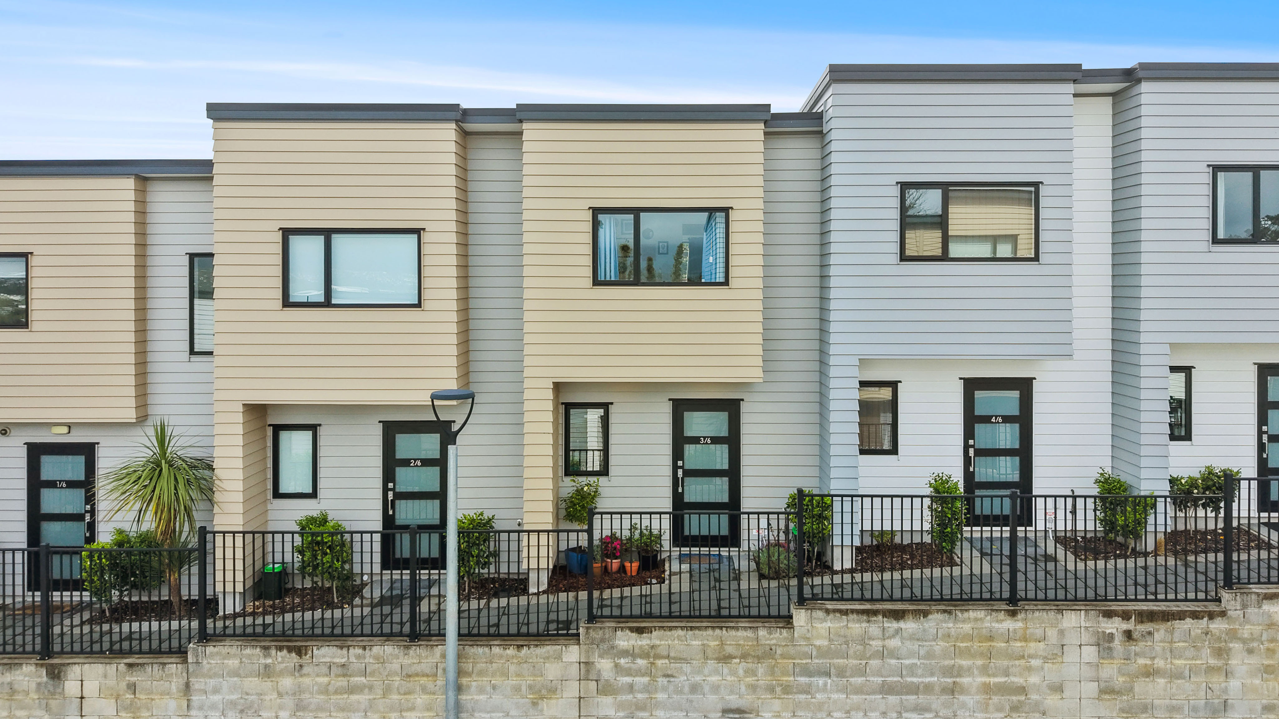 3/6 South Pacific Place, Henderson