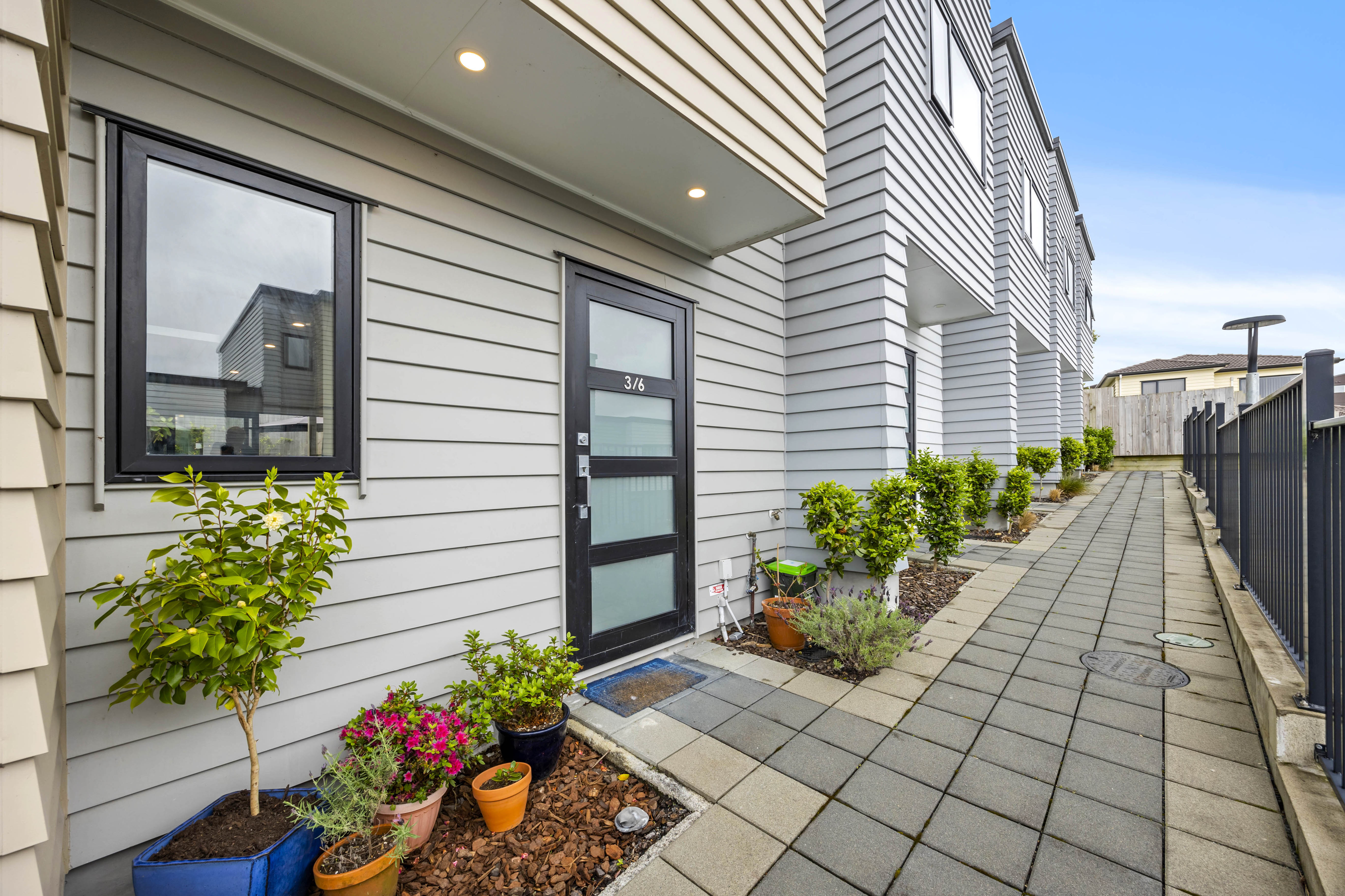 3/6 South Pacific Place, Henderson