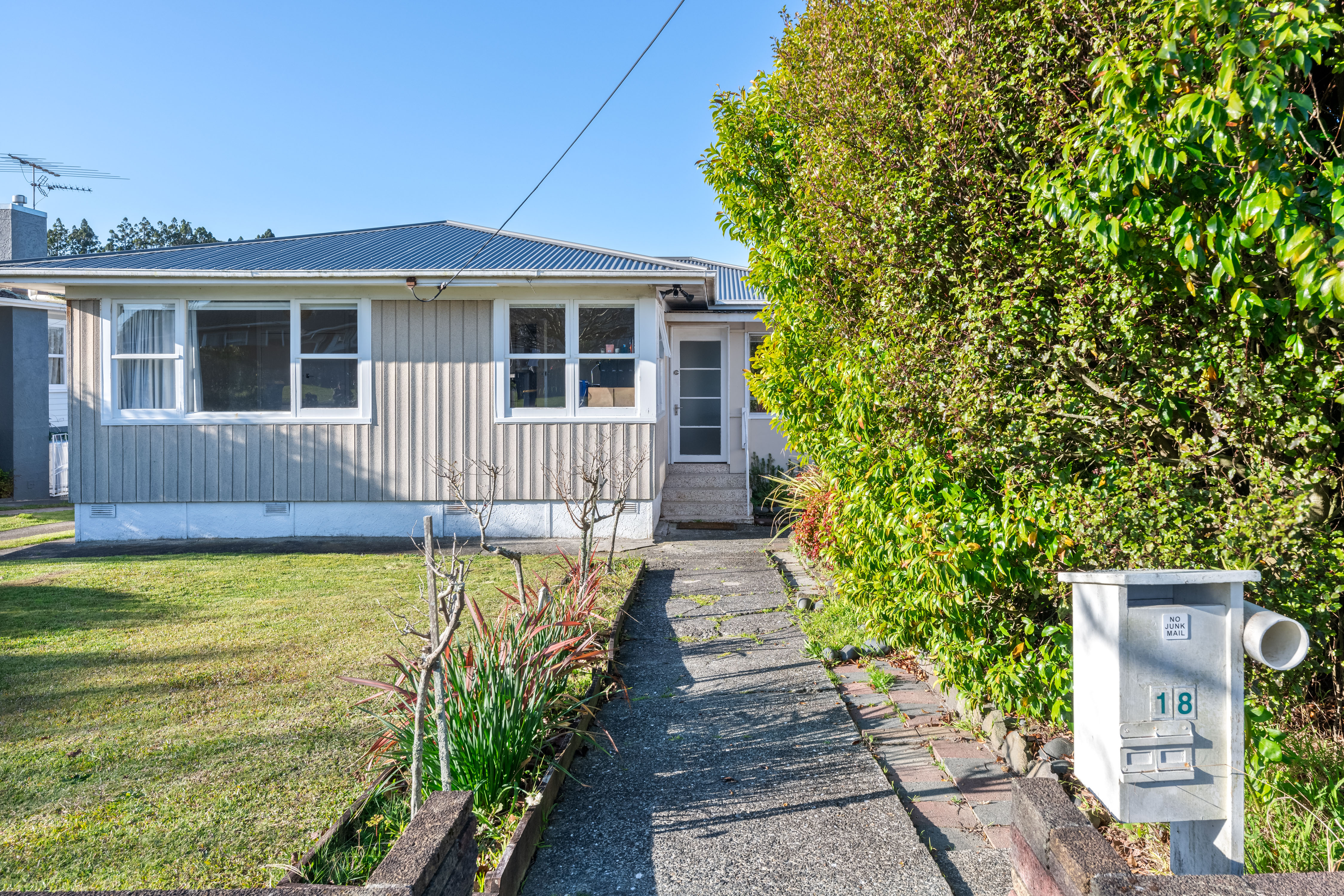 18 Huruhuru Road, Massey NZ