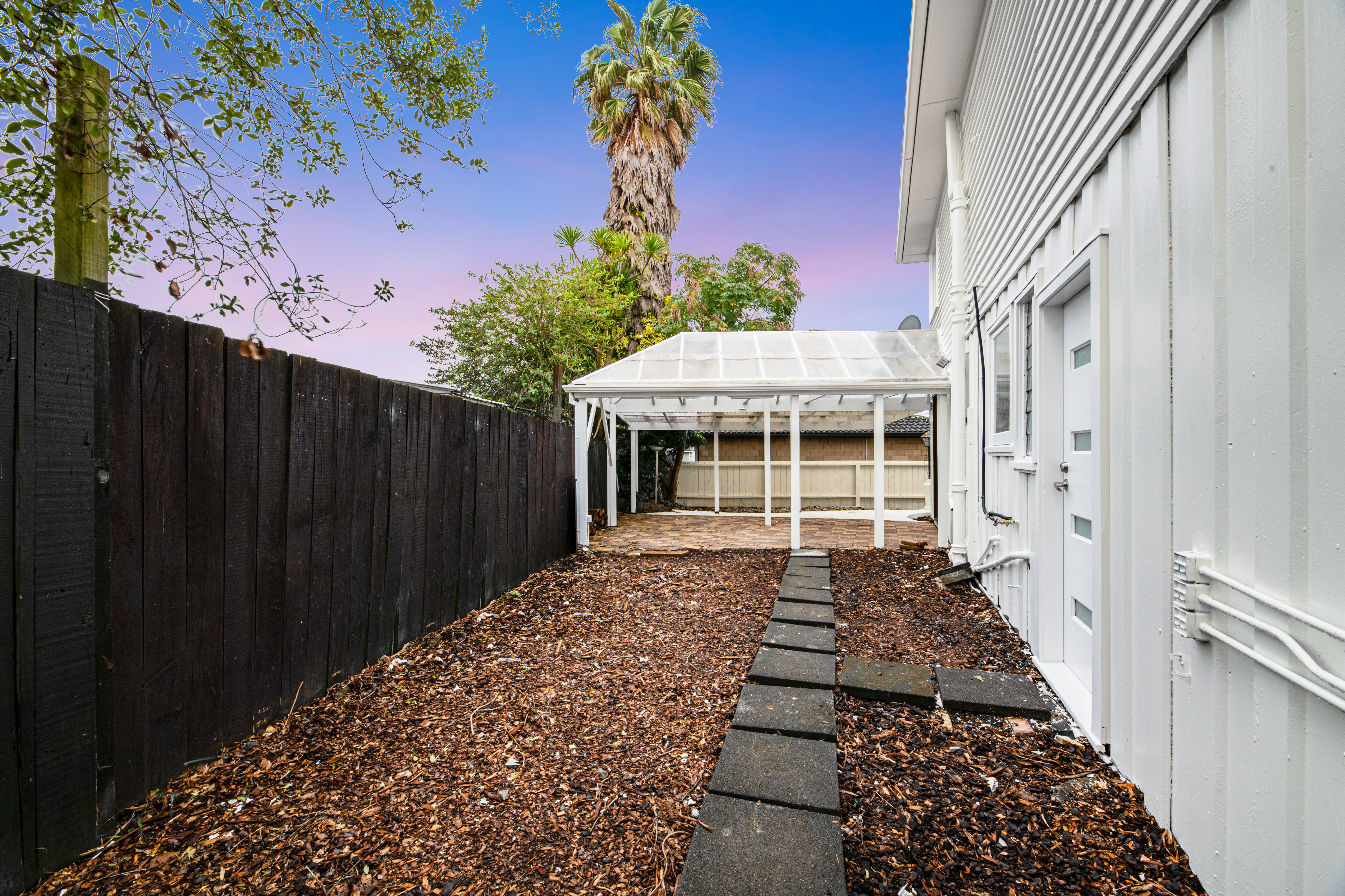 9b Harrington Road, Henderson NZ