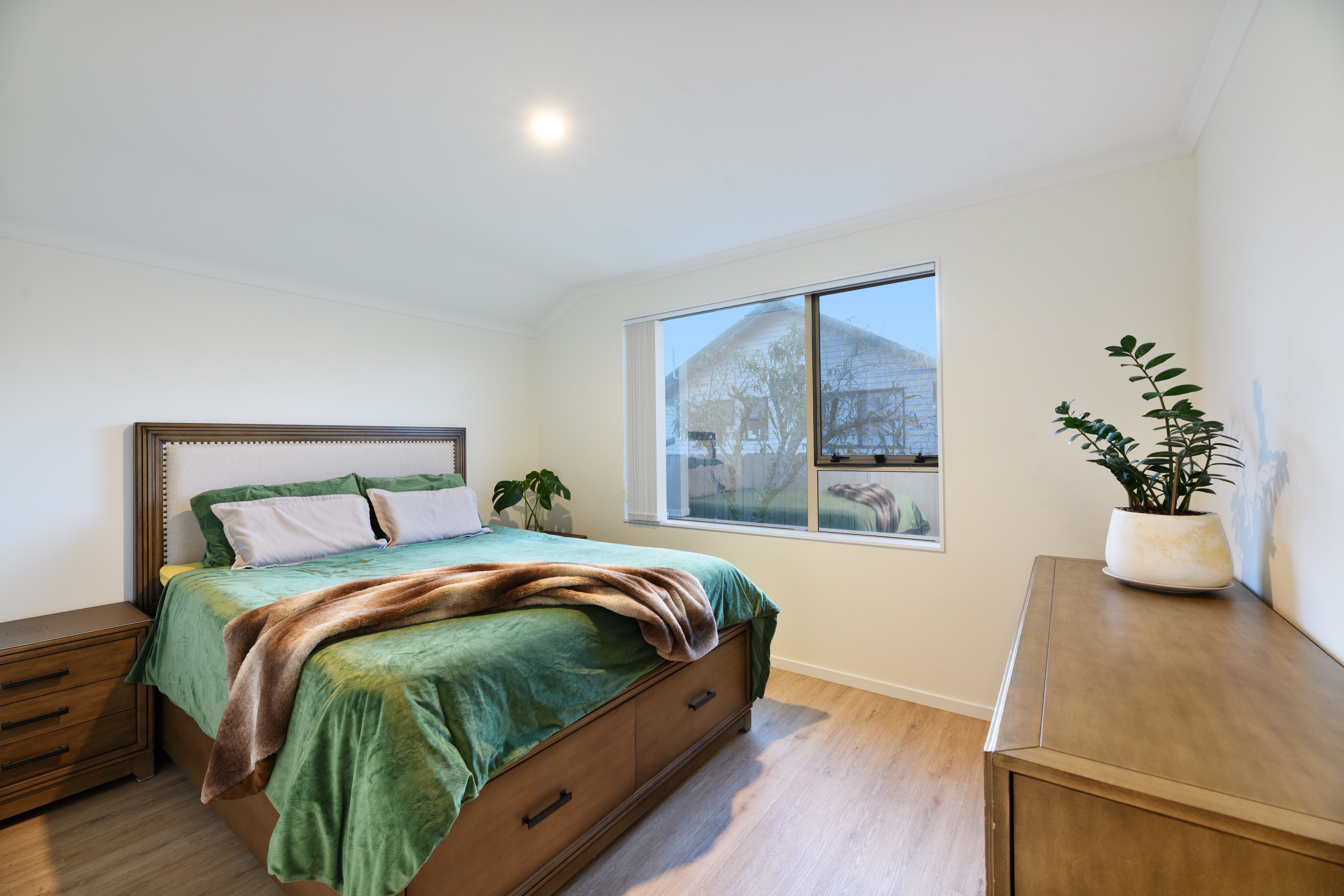 8 Woodbank Drive, Glen Eden NZ