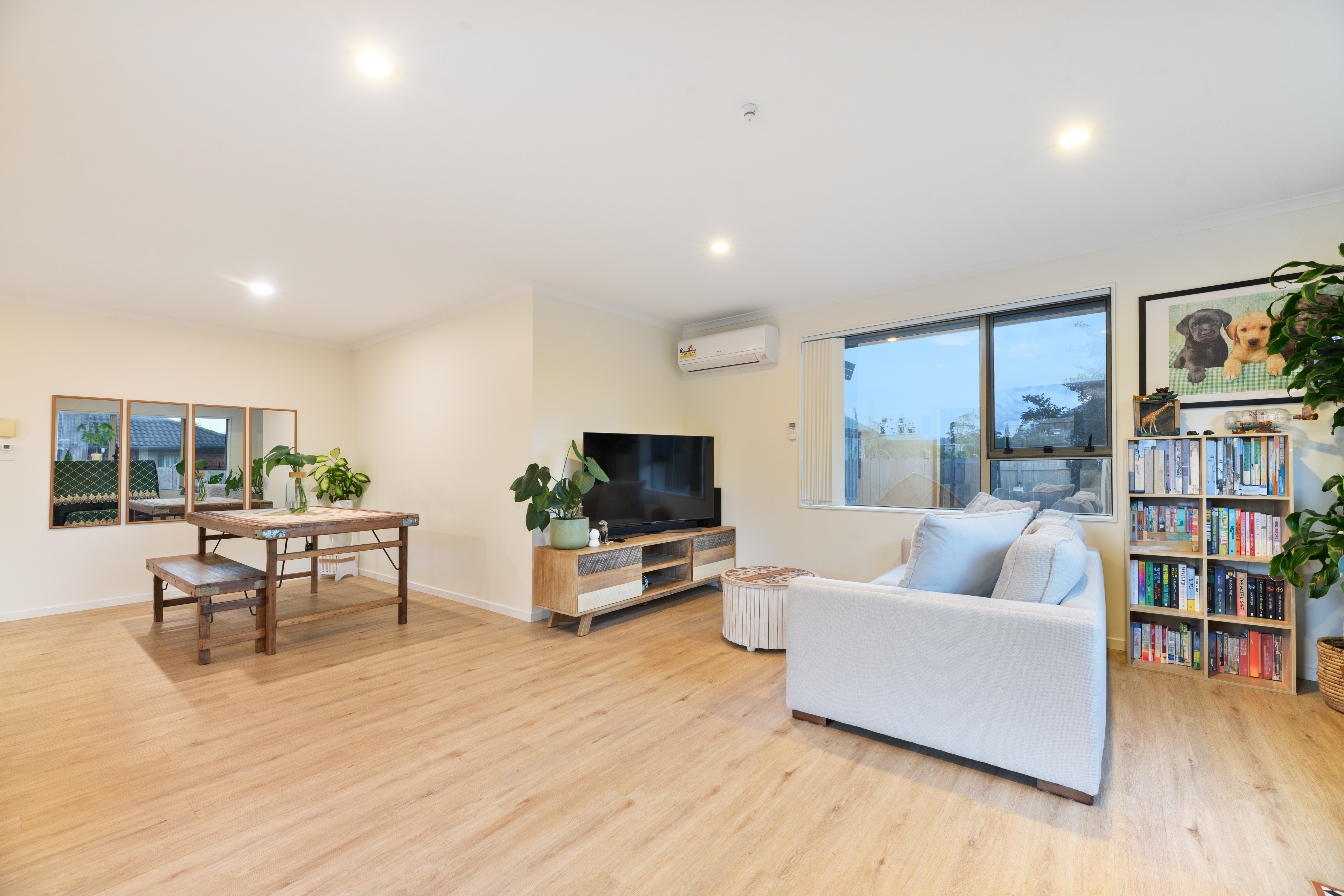 8 Woodbank Drive, Glen Eden NZ