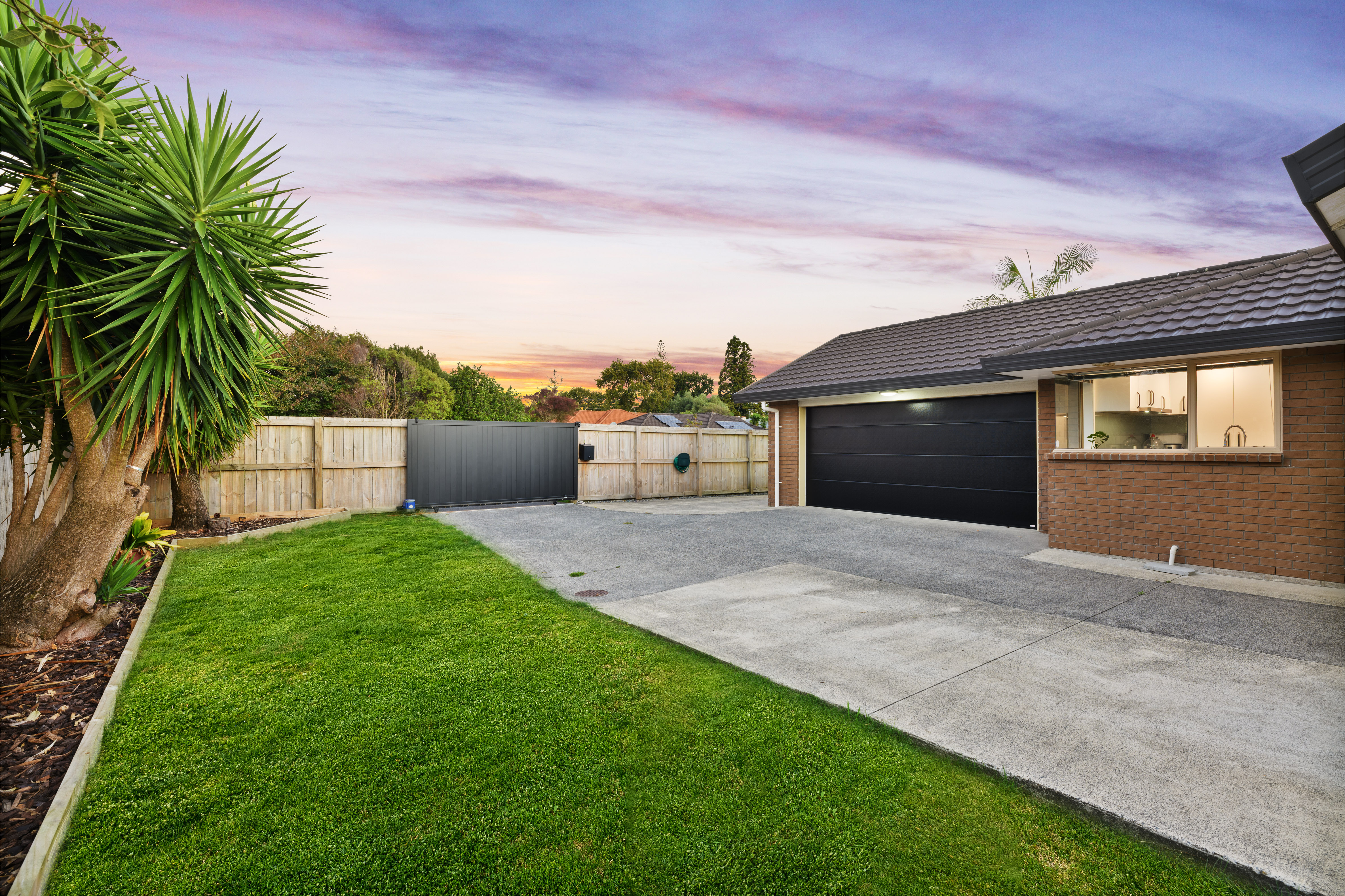 8 Woodbank Drive, Glen Eden NZ