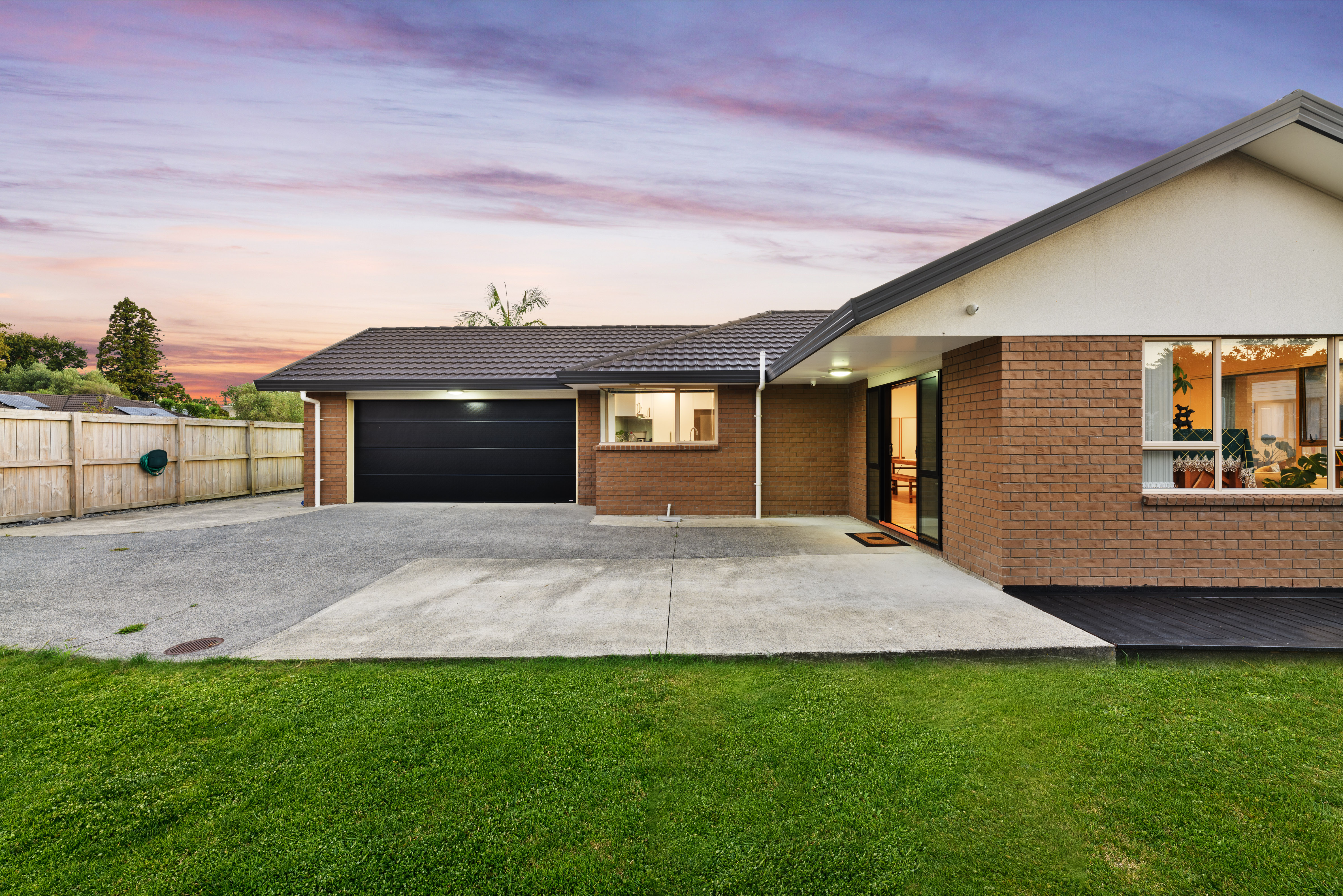 8 Woodbank Drive, Glen Eden NZ