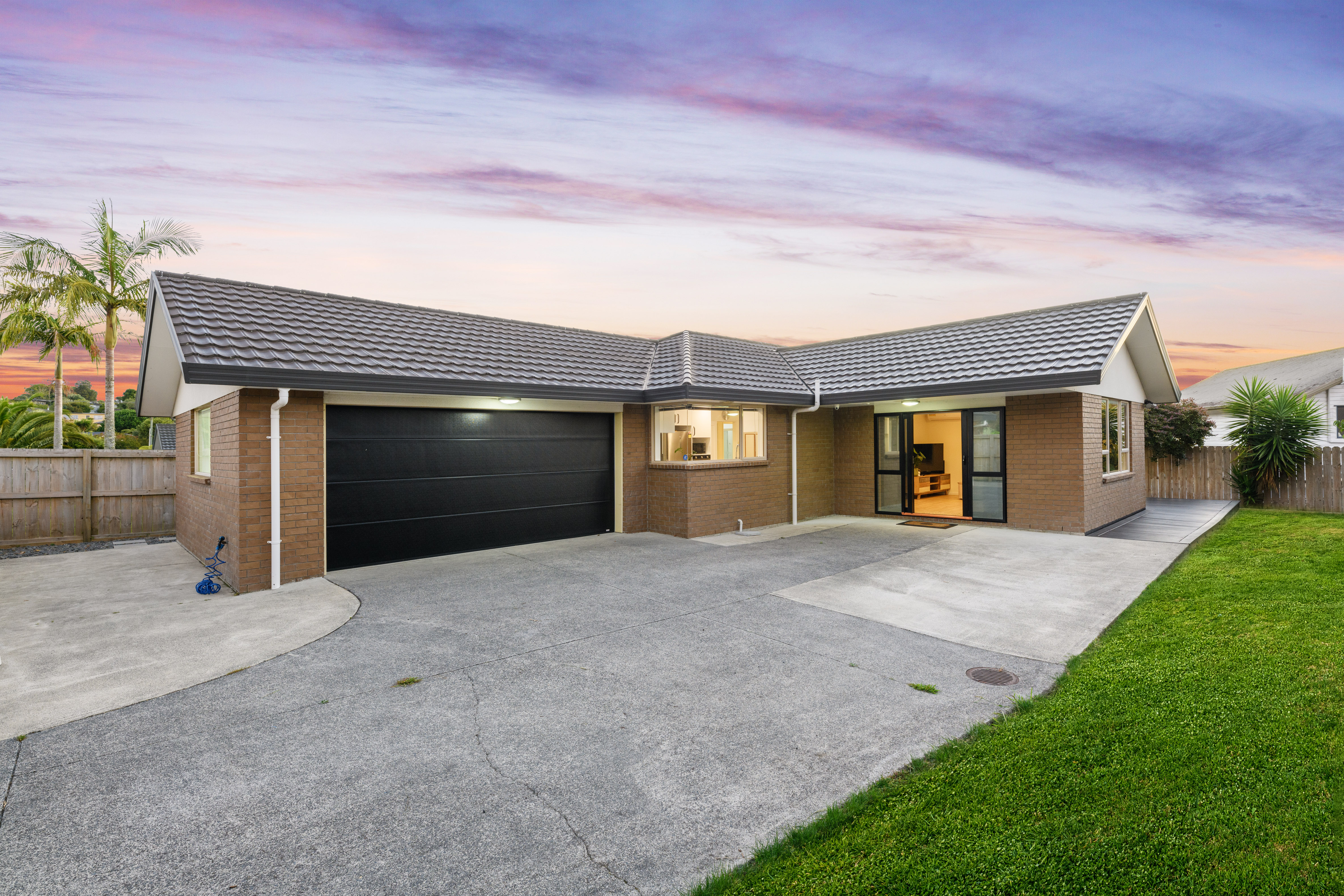 8 Woodbank Drive, Glen Eden NZ