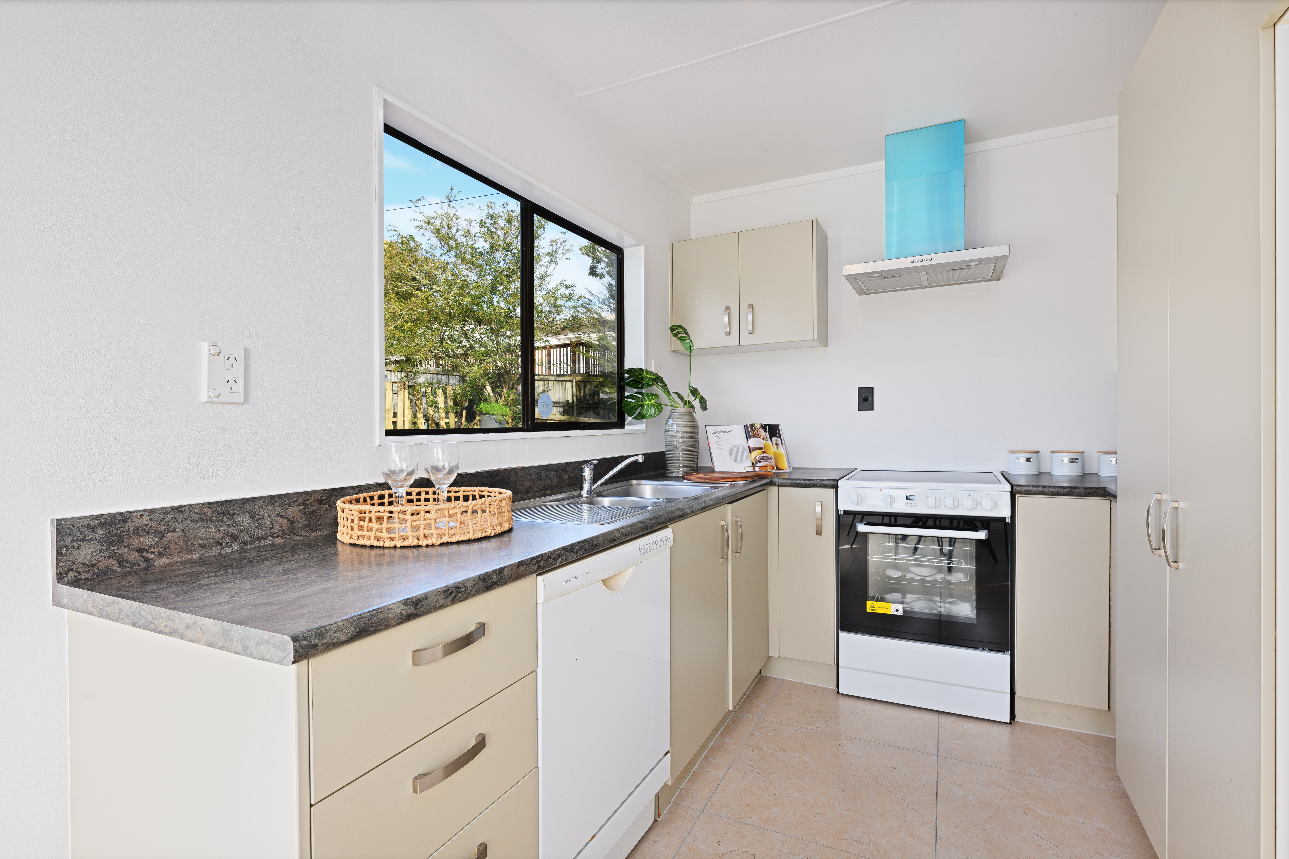 2/33 Lavelle Road, Henderson