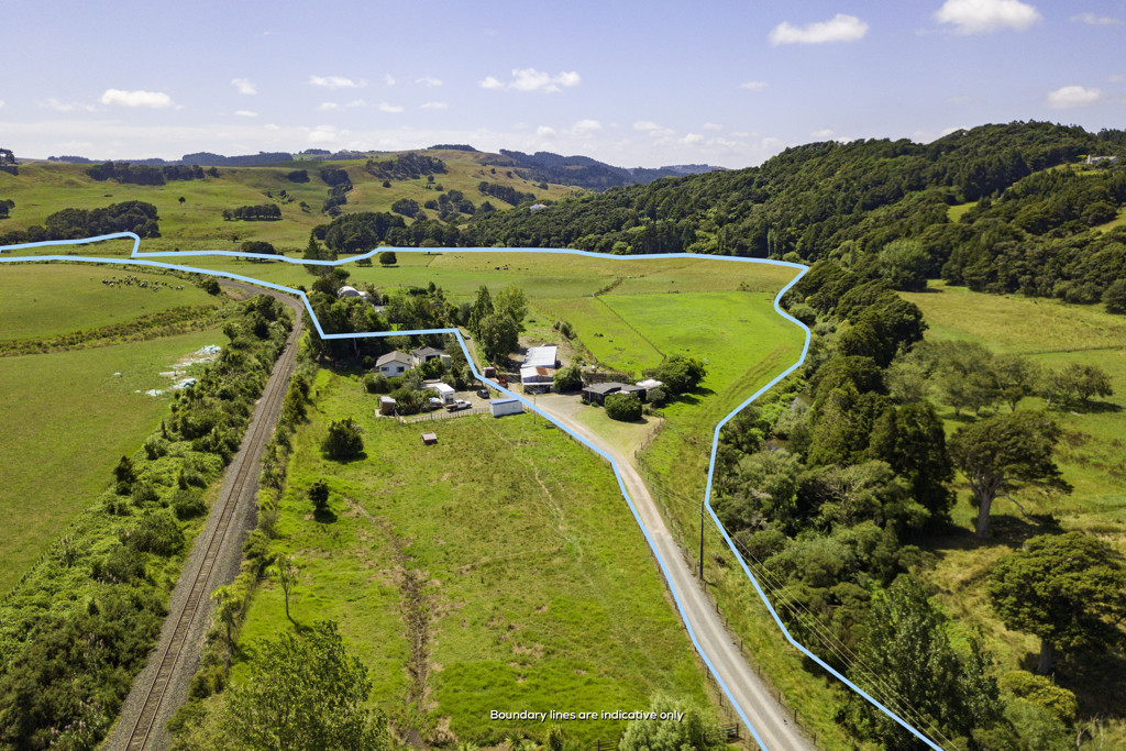 35 & 35A Cane Road, Waimauku