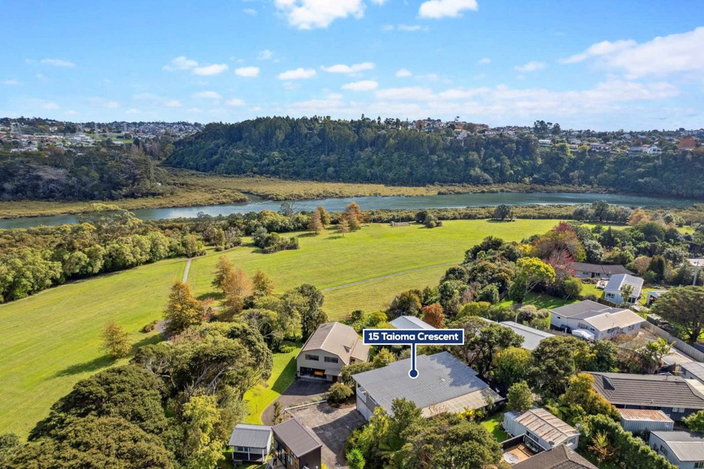 15 Taioma Crescent, Te Atatu Peninsula