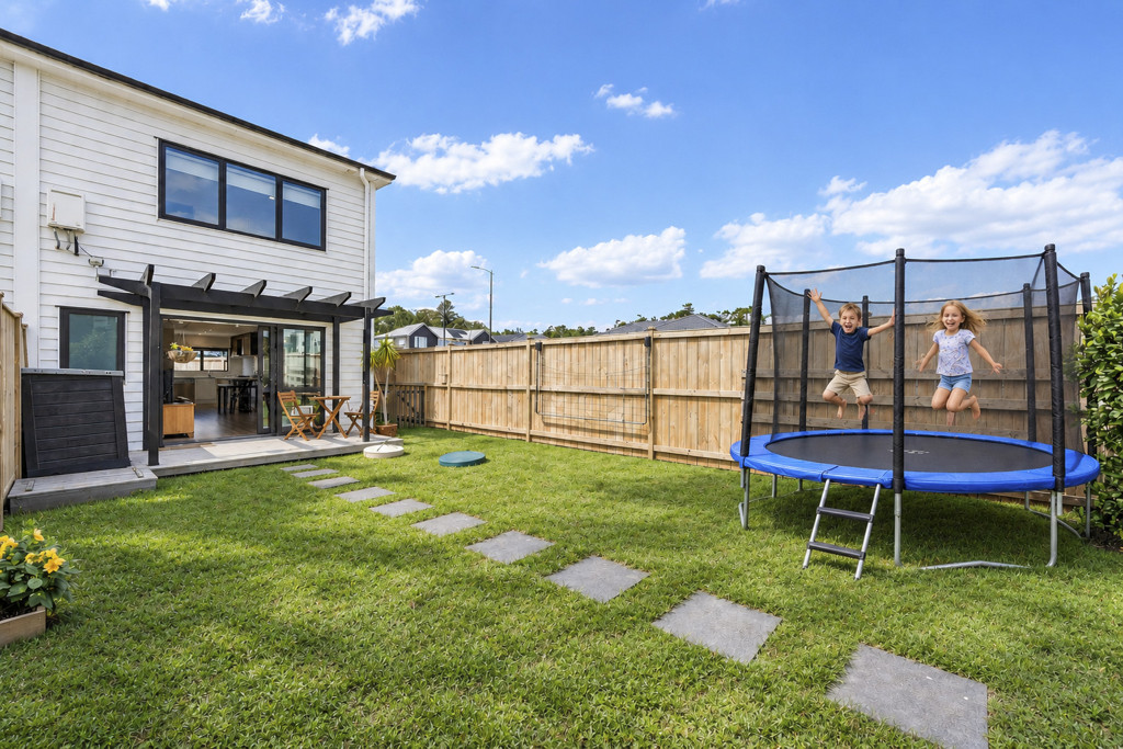 2 Lumbarda Drive, Kumeu