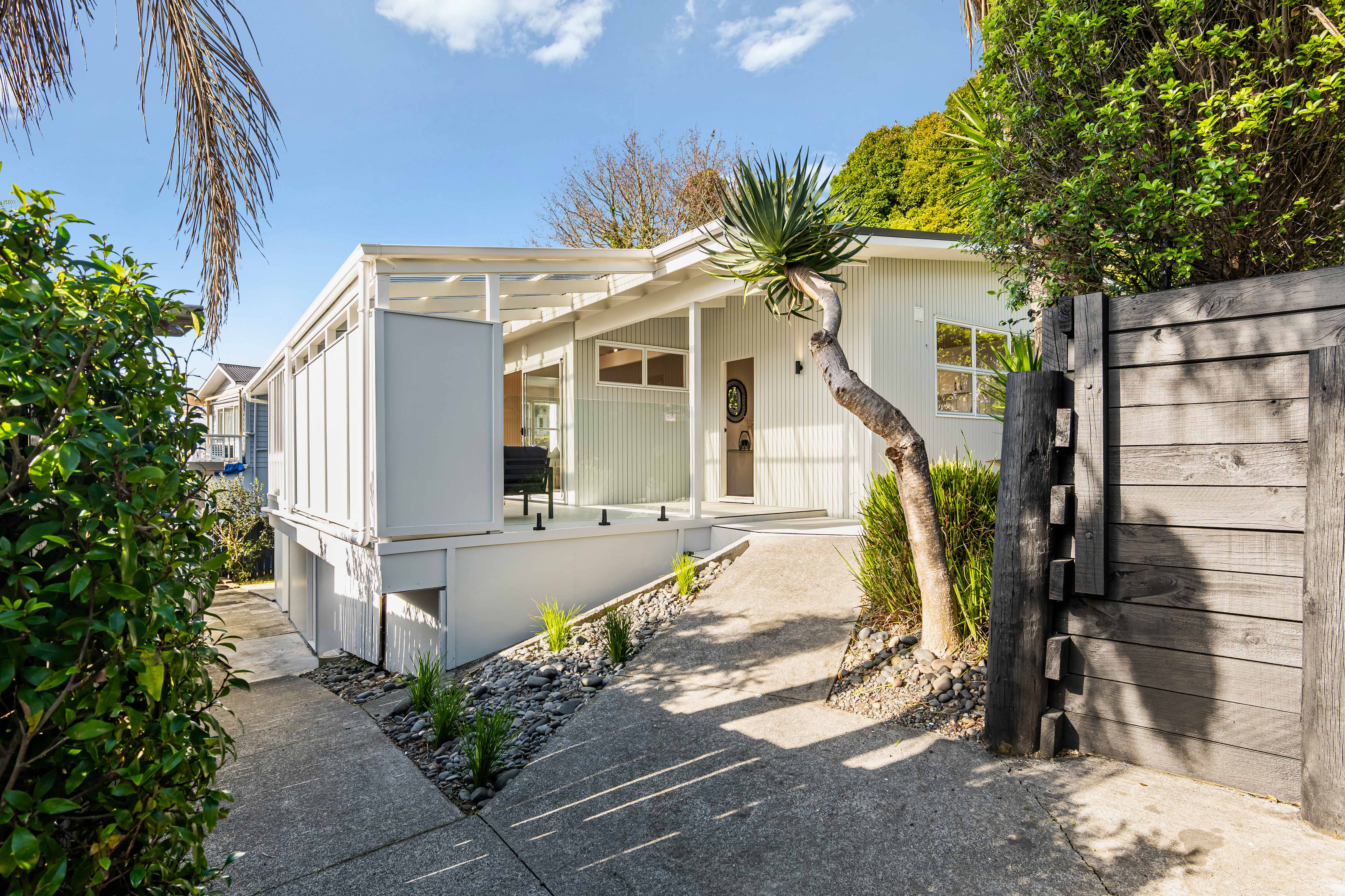 2/1c Bank Street, Hillcrest