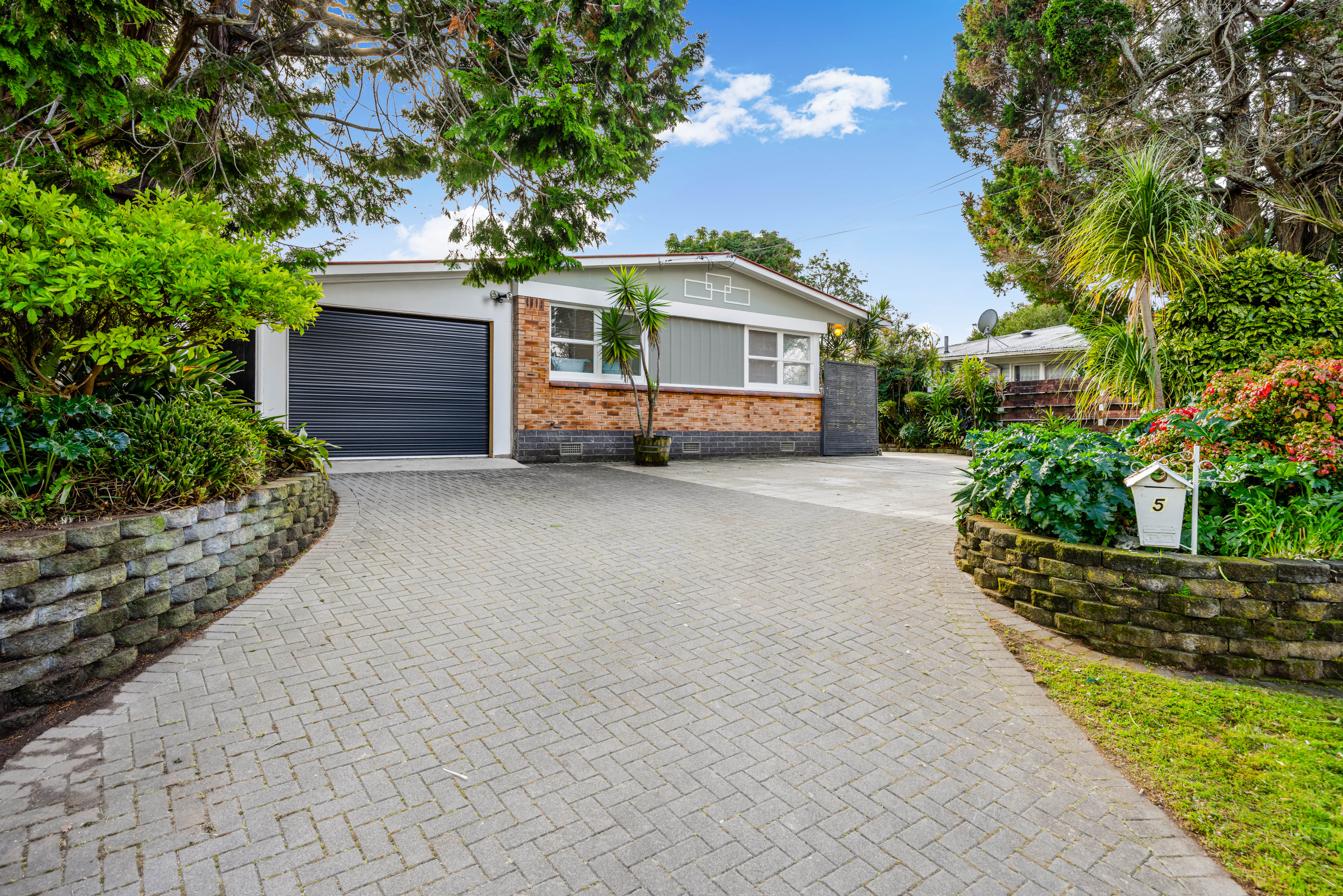 Papakura 3房  Offers Over $739,000