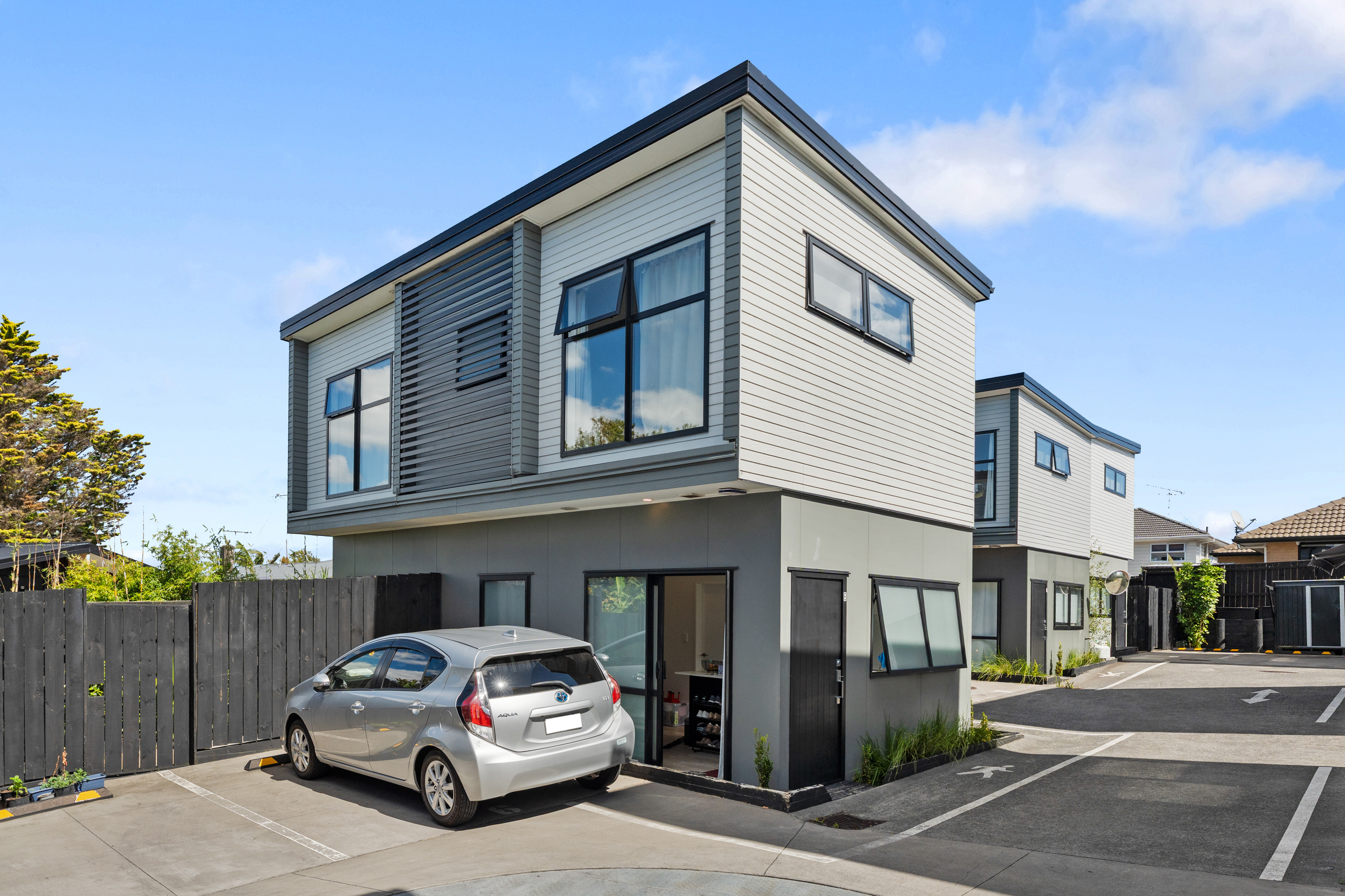 Howick 2房 $140K Below the CV!!! Present ALL Offers!!! Vendor wants ACTION!!!