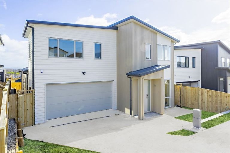 Spacious & Stylish 5-Bedroom Home with Dual Kitchens & Multiple Living Areas