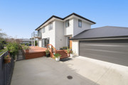 Big family home, sunny decks