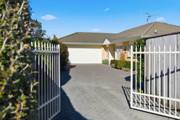 Easy care haven, convenient location