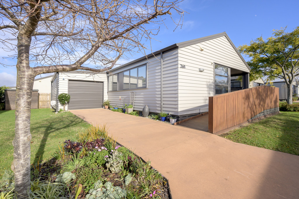 261/61 Golden Sands Drive, Papamoa
