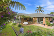 Entertainer's private garden oasis