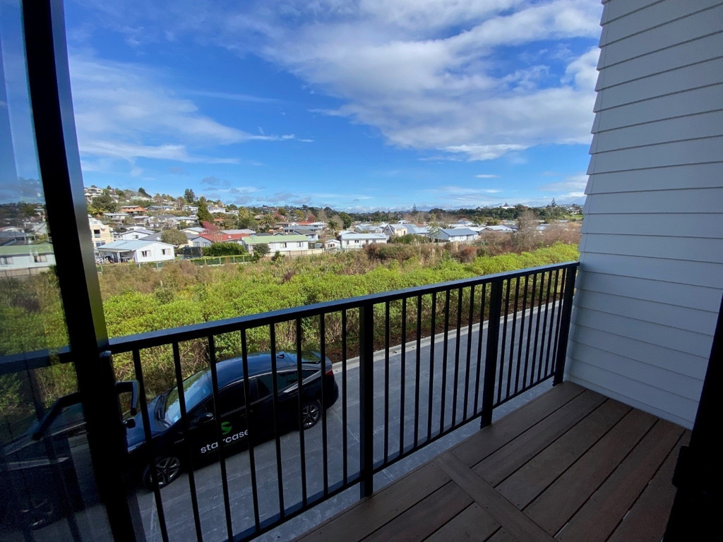 8 Equine Way, Brookfield