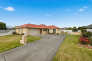 Spacious 3-bedroom Home in a Great Papamoa Beach Location