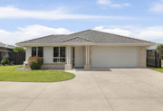 Sunny, Easy Living in Fairview 