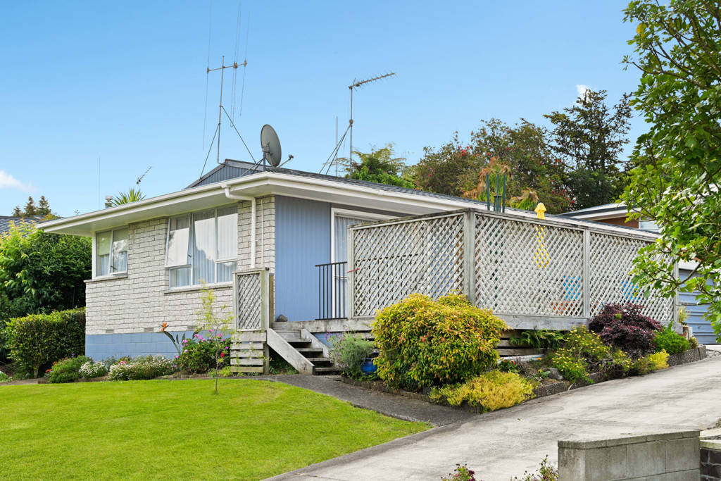 22 Sunnyhills Avenue, Glenview