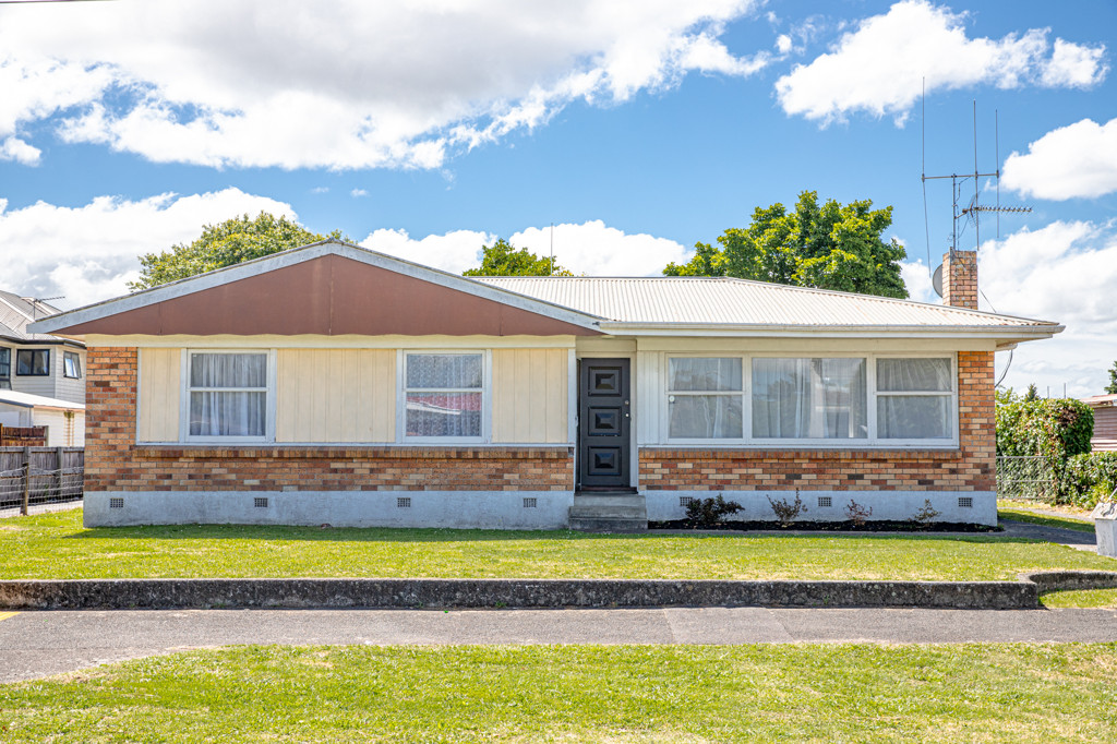 73 Lewis Street, Glenview