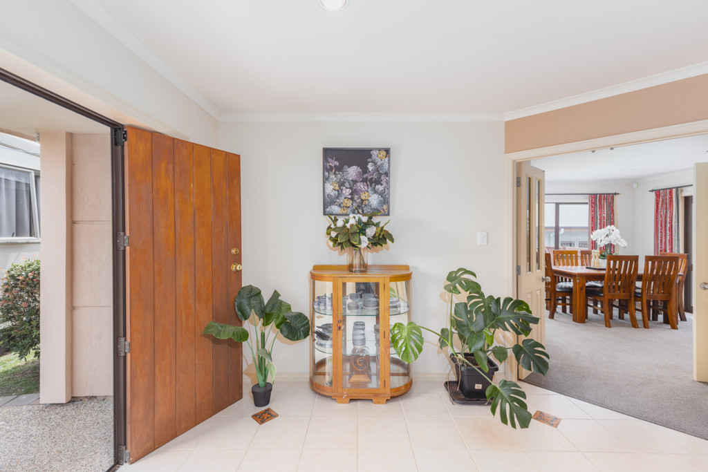 73 St James Drive, Huntington